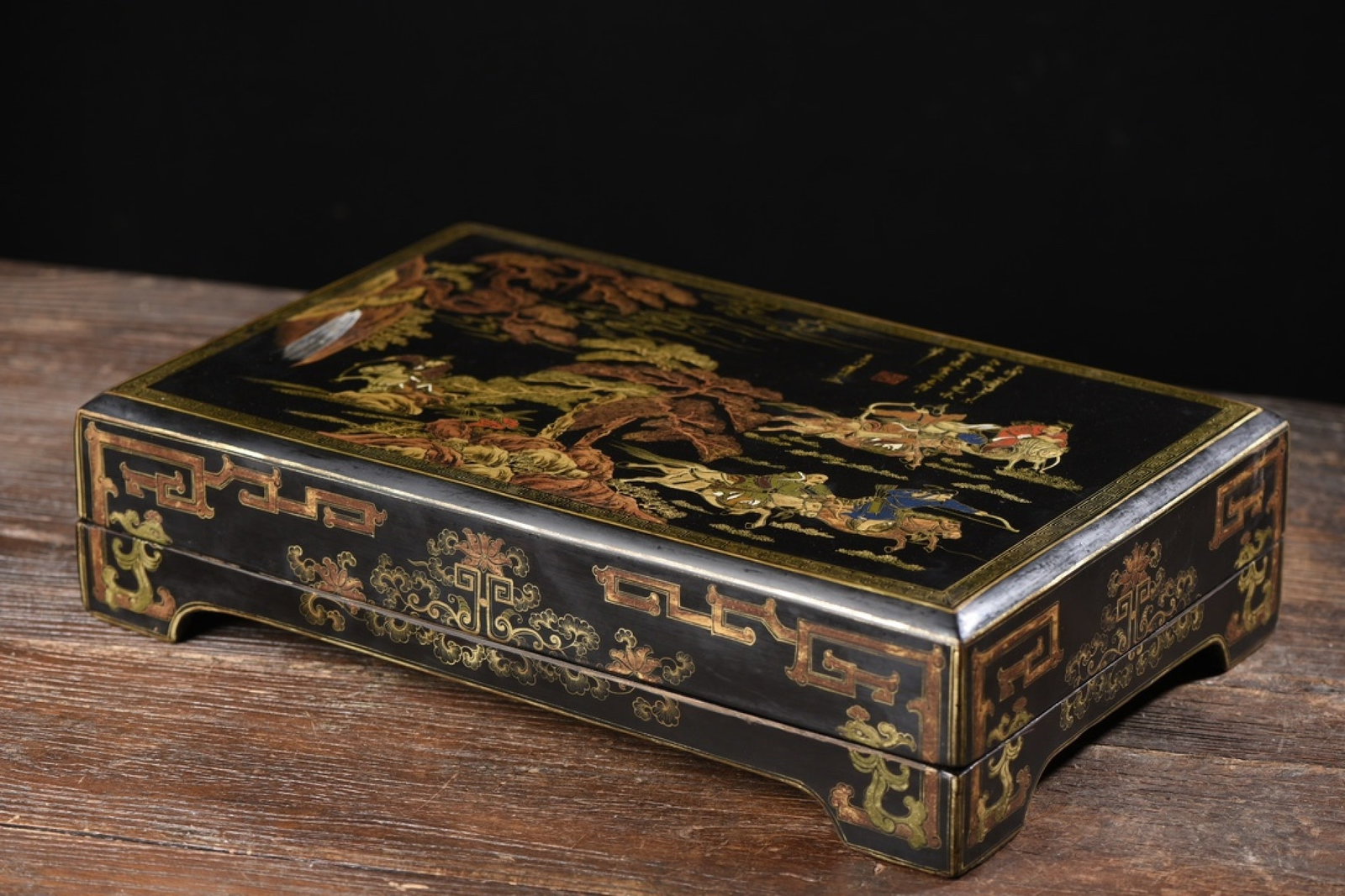 An Exquisite Carved Lacquer Painted Gold Landscape and Figure Pattern Box,with poem: An Exquisite Carved Lacquer Painted Gold Landscape and Figure Pattern Box,with poem,Qing Dynasty,China,Size:4.3inx17.7inx11in,Weight:1095g 漆器描金山水人Ĥ