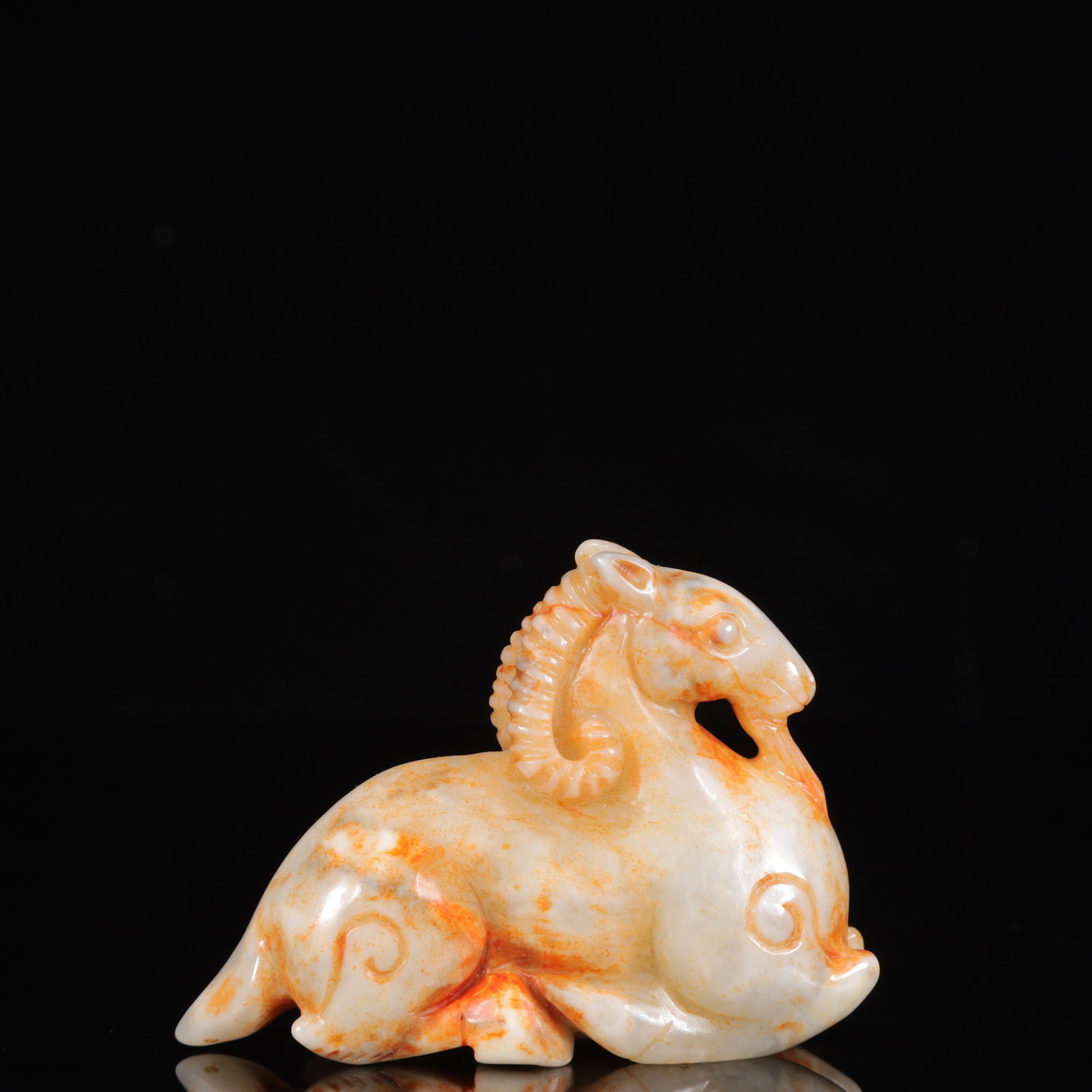 An Exquisite White Jade Sheep Ornament: An Exquisite White Jade Sheep Ornament,Qing Dynasty,China,Size:3.9inx1.2inx3.1in,Weight:243g 白玉羊摆件,中国清代