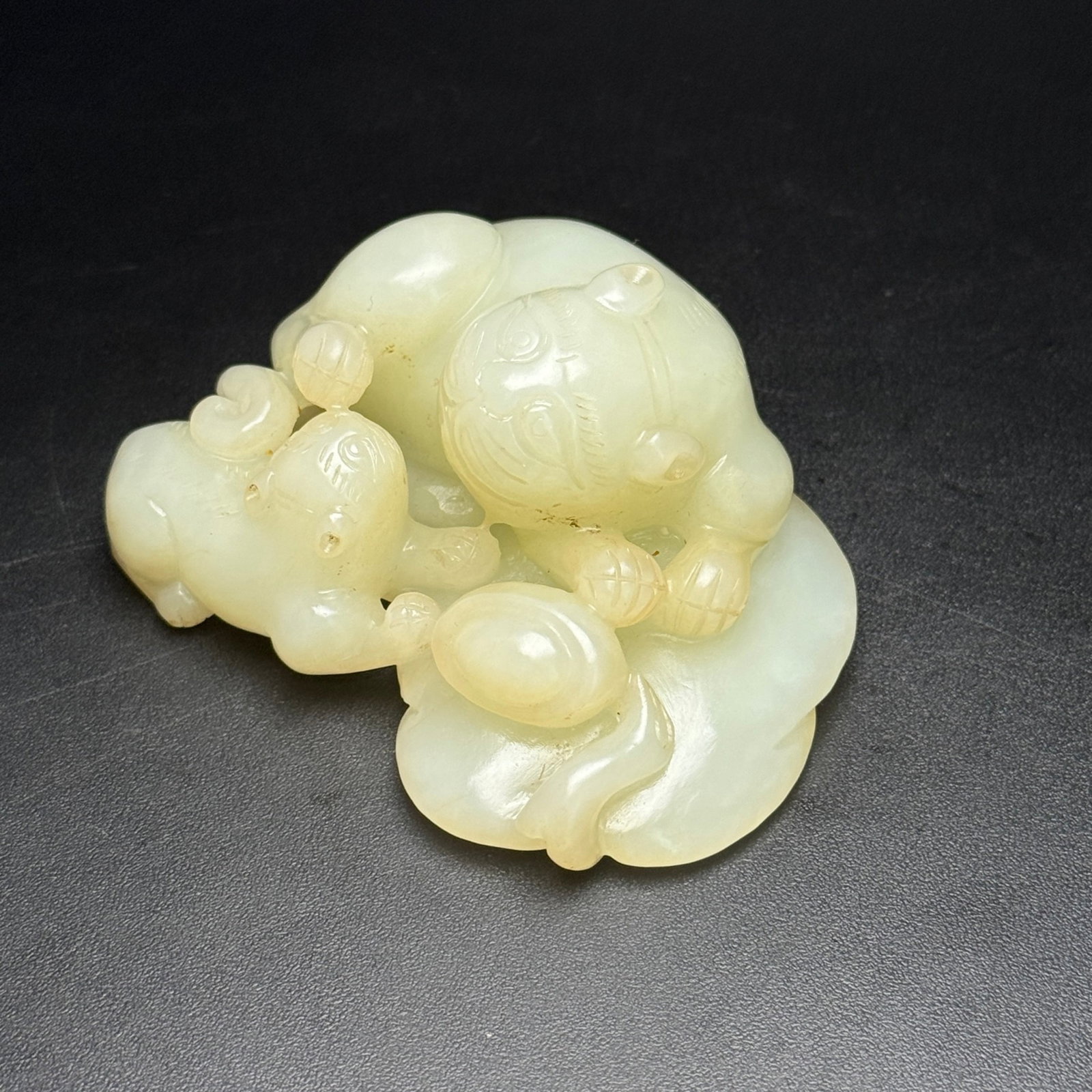 An Exquisite White Jade Beast Ornament: An Exquisite White Jade Beast Ornament,Qing Dynasty,China,Size:3.1inx2.5inx1.5in,Weight:189g 白玉兽摆件,中国清代