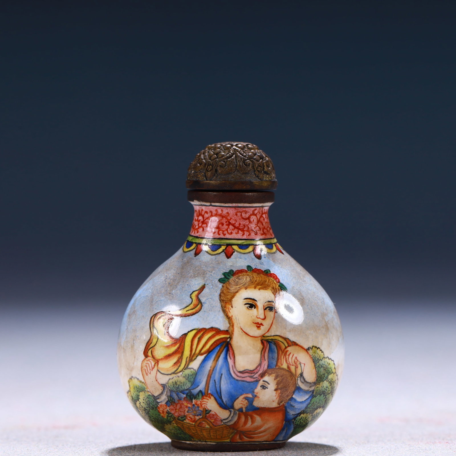 An Exquisite Painted Enamel Figure Pattern Snuff Bottle: An Exquisite Painted Enamel Figure Pattern Snuff Bottle,Qing Dynasty, China,Qianlong Four-character Mark,Size:1.4inx1inx2in,Weight:42g