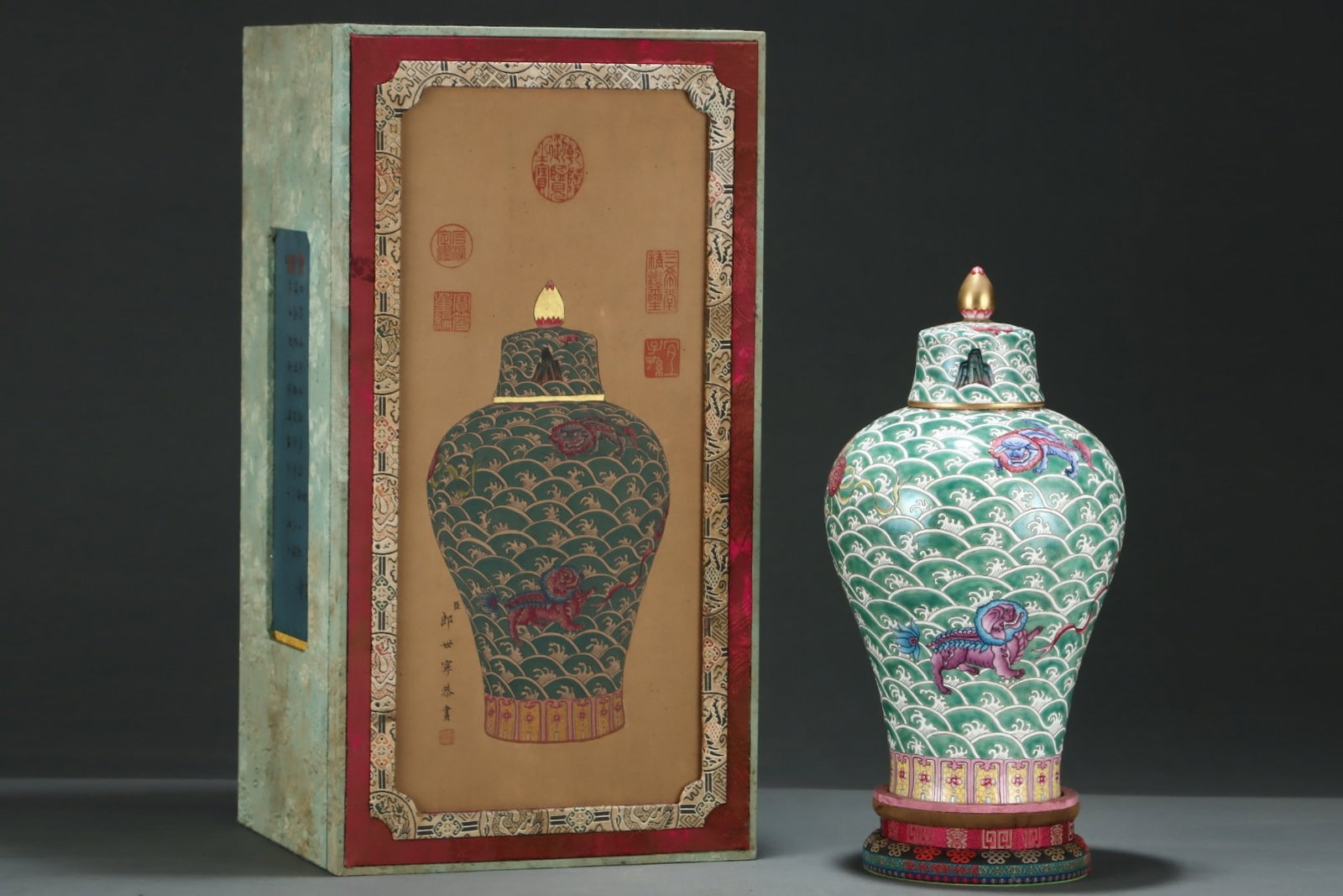 A Rare Green Ground Famille-Rose Seawater and Beast Pattern Bottle: A Rare Green Ground Famille-Rose Seawater and Beast Pattern Bottle,Qing Dynasty,China,Qianlong Six-character Mark,Size:13.4inx7.5in 绿地粉彩海水兽纹
