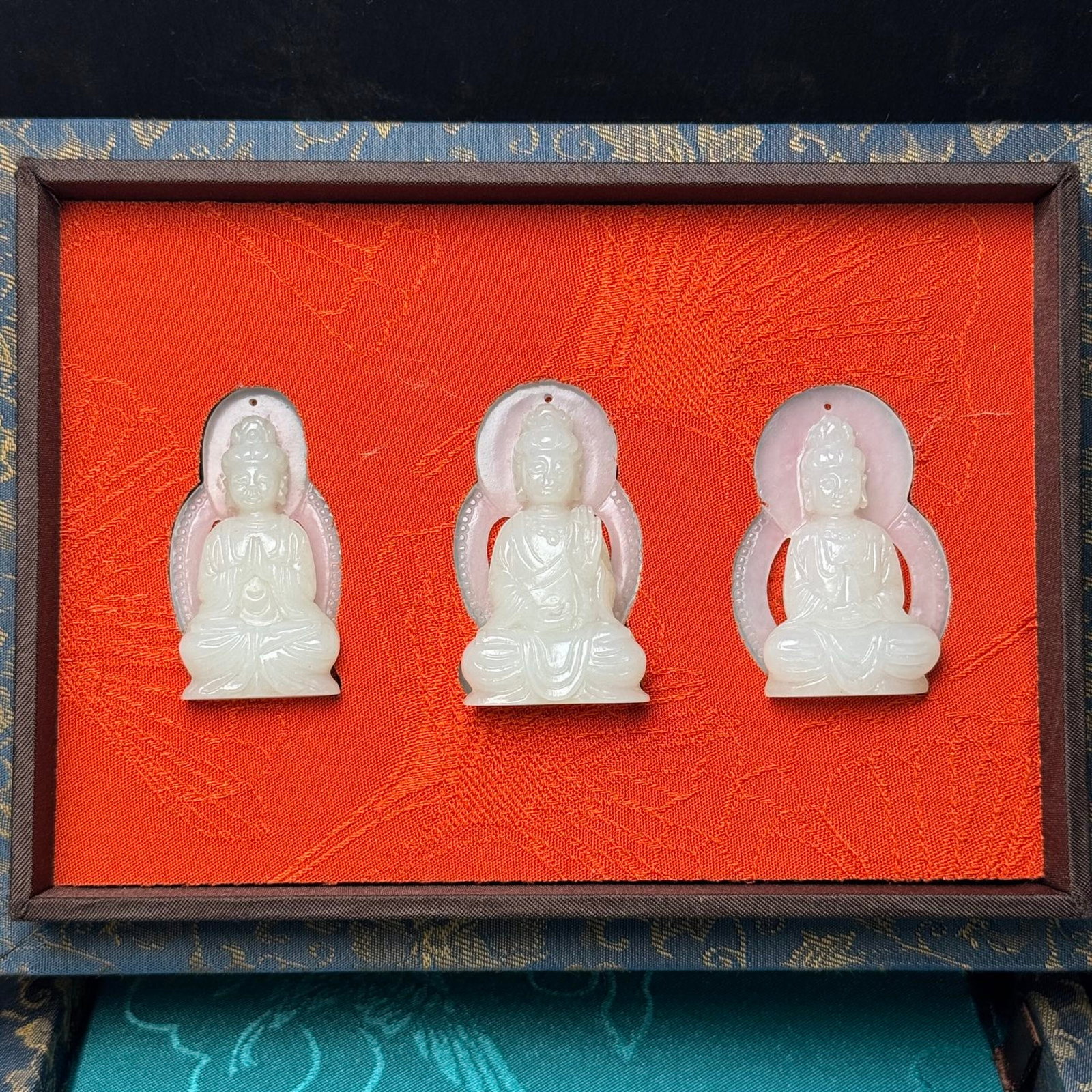 A Set of Fine White Jade Statue of Avalokitesvara Ornaments: A Set of Fine White Jade Statue of Avalokitesvara Ornaments,Qing Dynasty,China,Size:1.7inx1inx0.4in,1.8inx1.1inx0.5in,1.7inx1.3inx0.4in,Weight:47g
