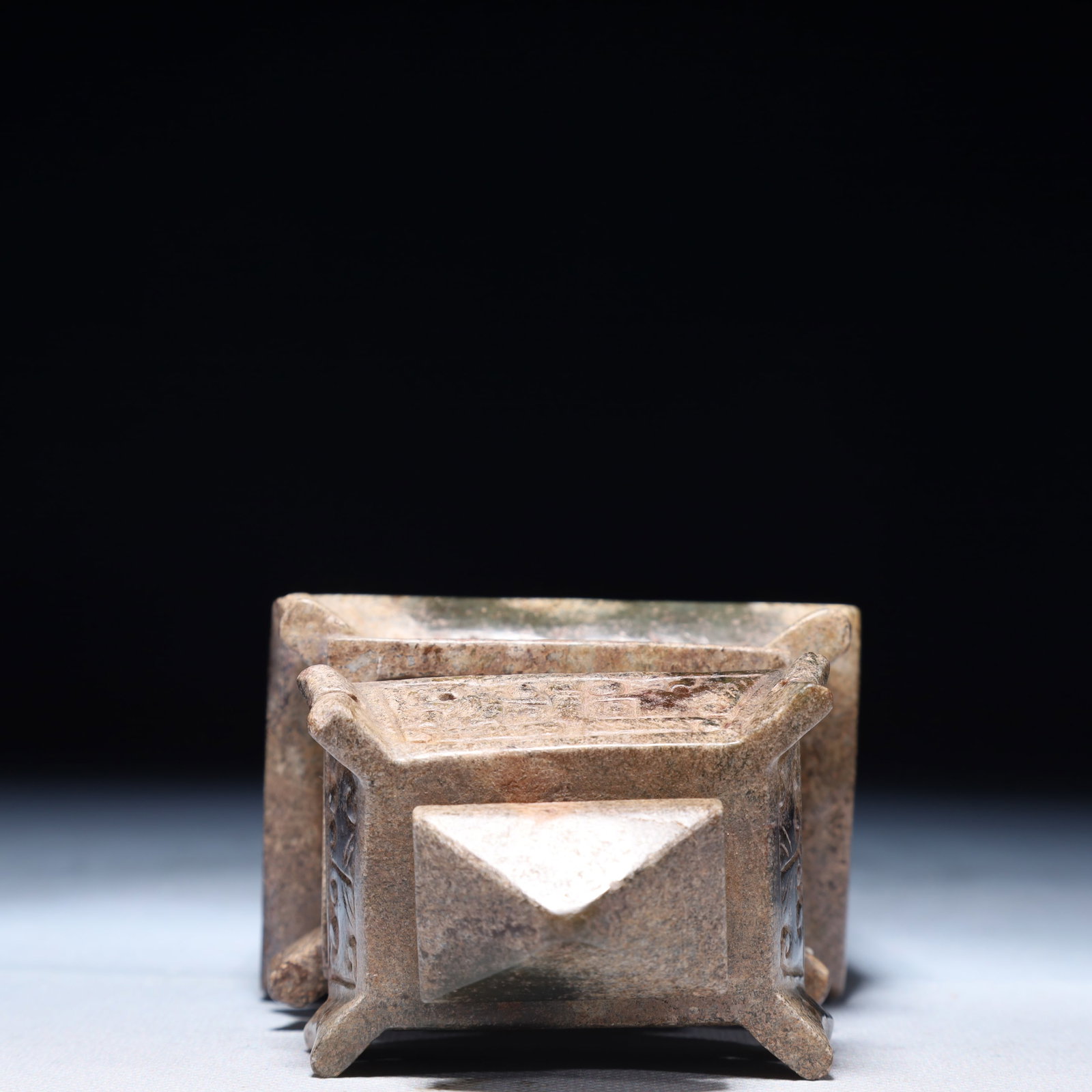 An Archaic Archaic Jade Beast-Face Pattern Bottle - 7