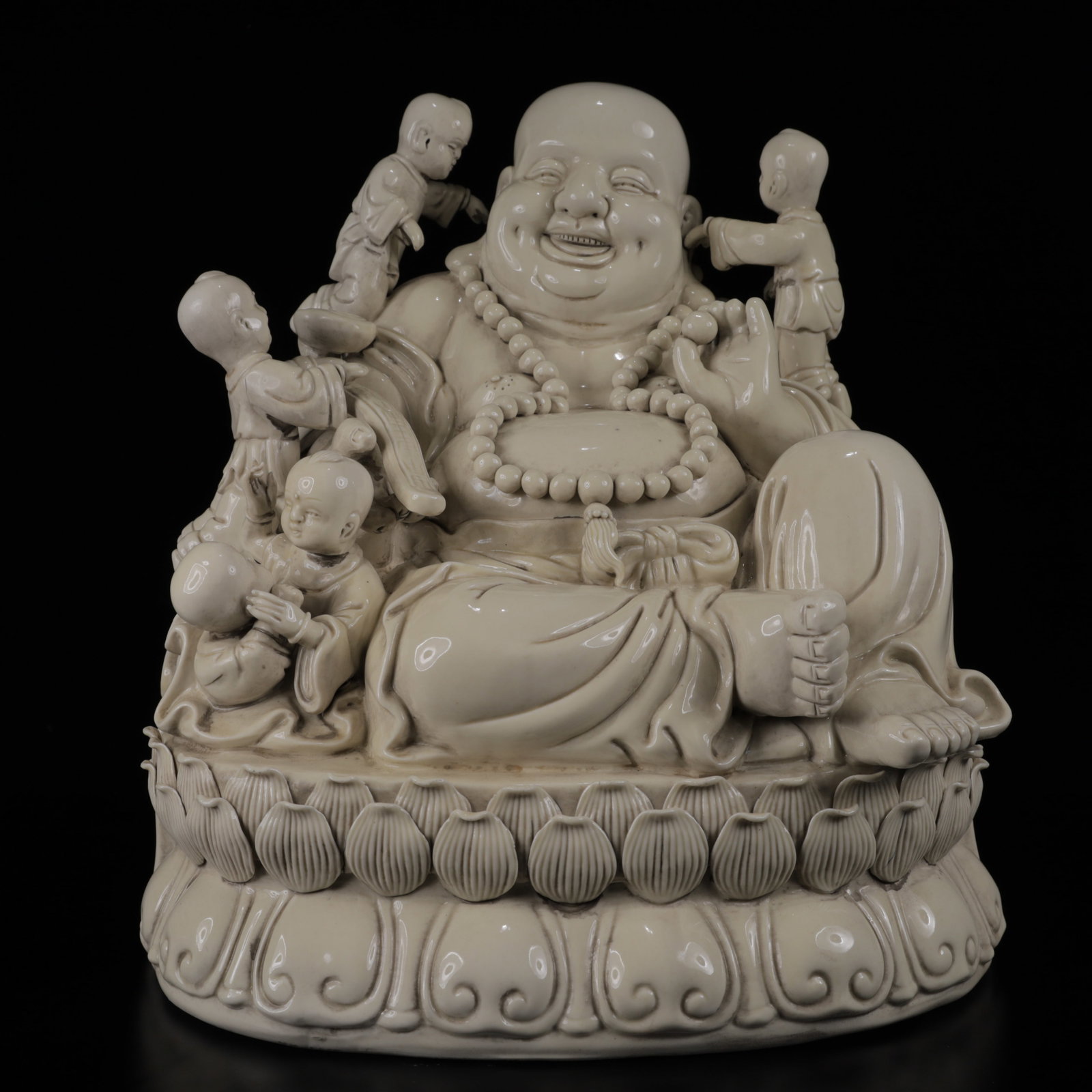 An Exquisite Blance-De-Chine Statue of Maitreya Buddha: An Exquisite Blance-De-Chine Statue of Maitreya Buddha,Qing Dynasty,China,Size:12.2inx10.6inx13in,Weight:5700g 德化瓷弥勒佛像,中国清代