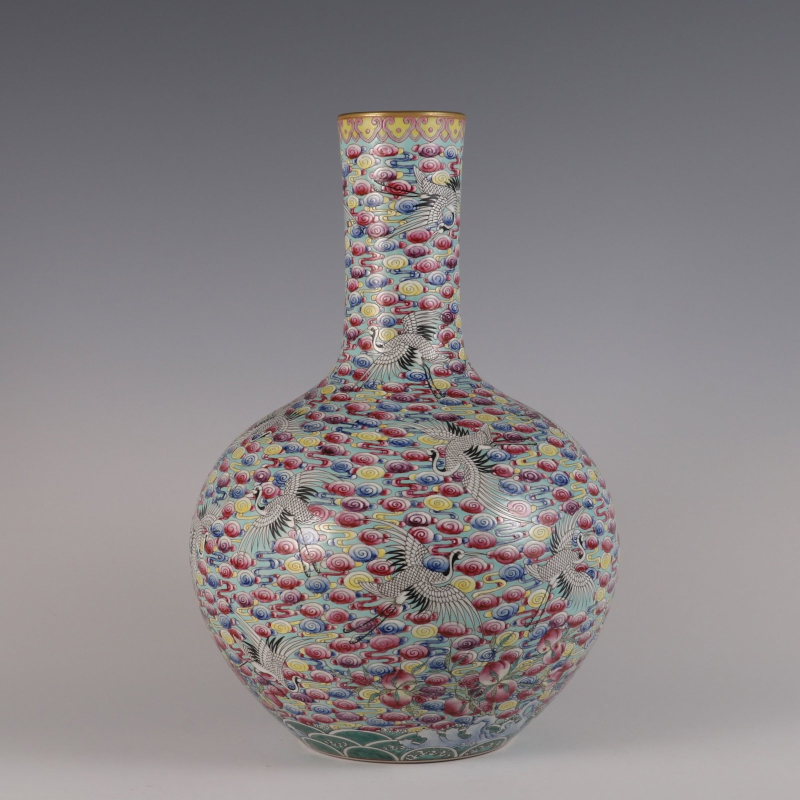 A Rare Green Ground Famille-Rose Crane Pattern Vase: A Rare Green Ground Famille-Rose Crane Pattern Vase,Qing Dynasty,China,Jiaqing Six-character Mark,Size:15.2inx9.4in 绿地粉彩鹤纹瓶,中国清