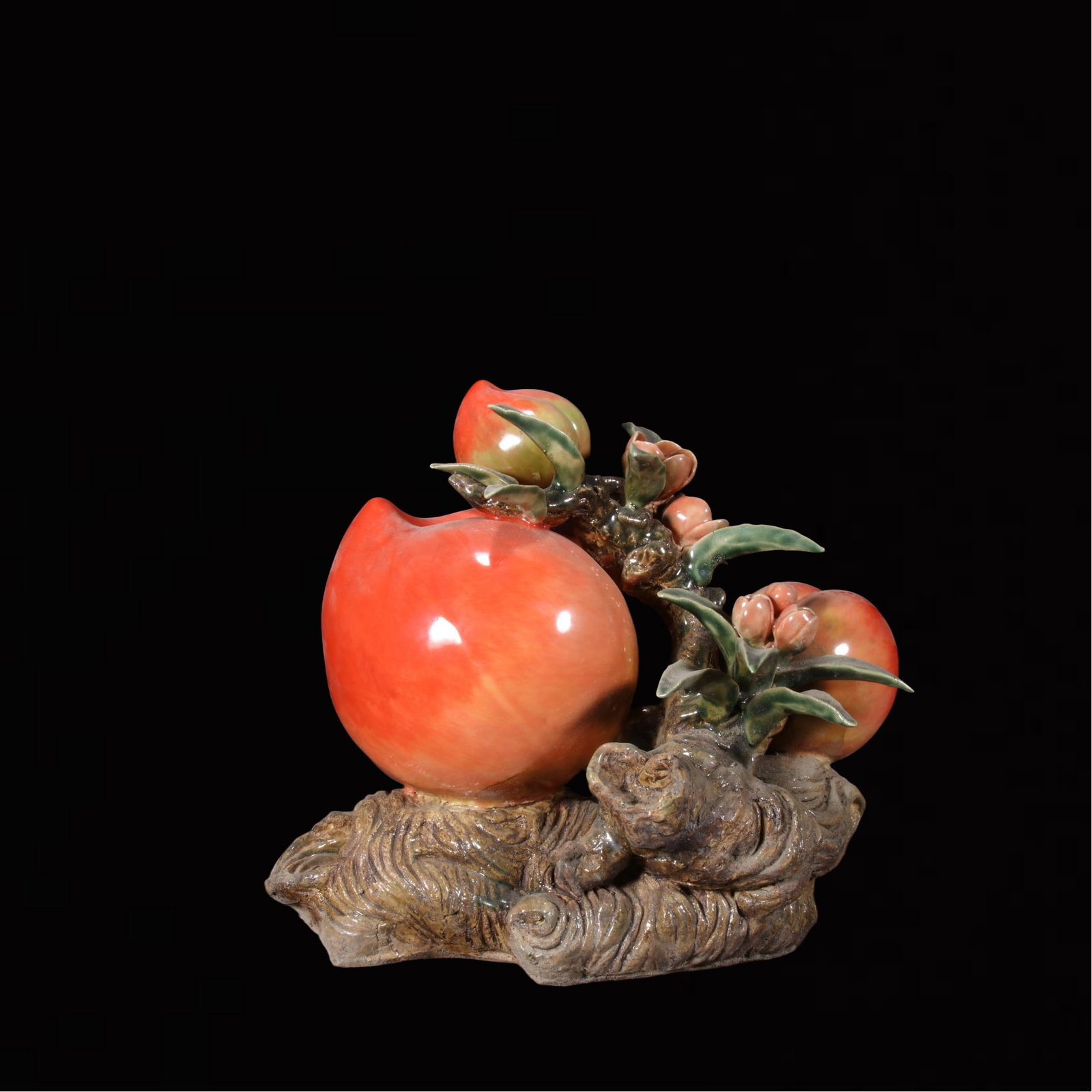 An Exquisite Shiwan yao Peach Ornament: An Exquisite Shiwan yao Peach Ornament,Qing Dynasty, China,Size:11.8inx7.5inx10.2in 石湾窑桃子摆件,中国清代