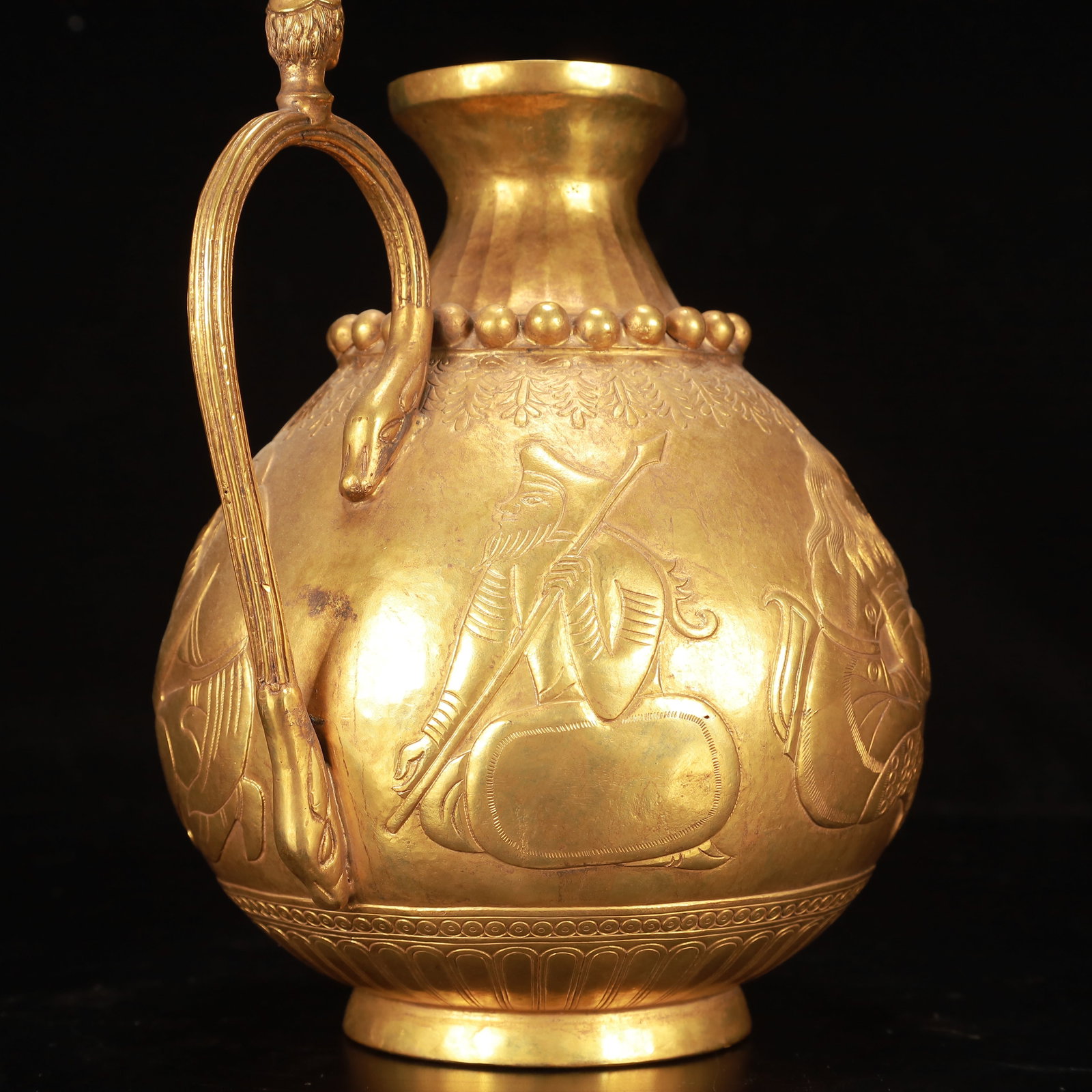 An Exquisite Gilt Bronze Figure Pattern Ewer - 11