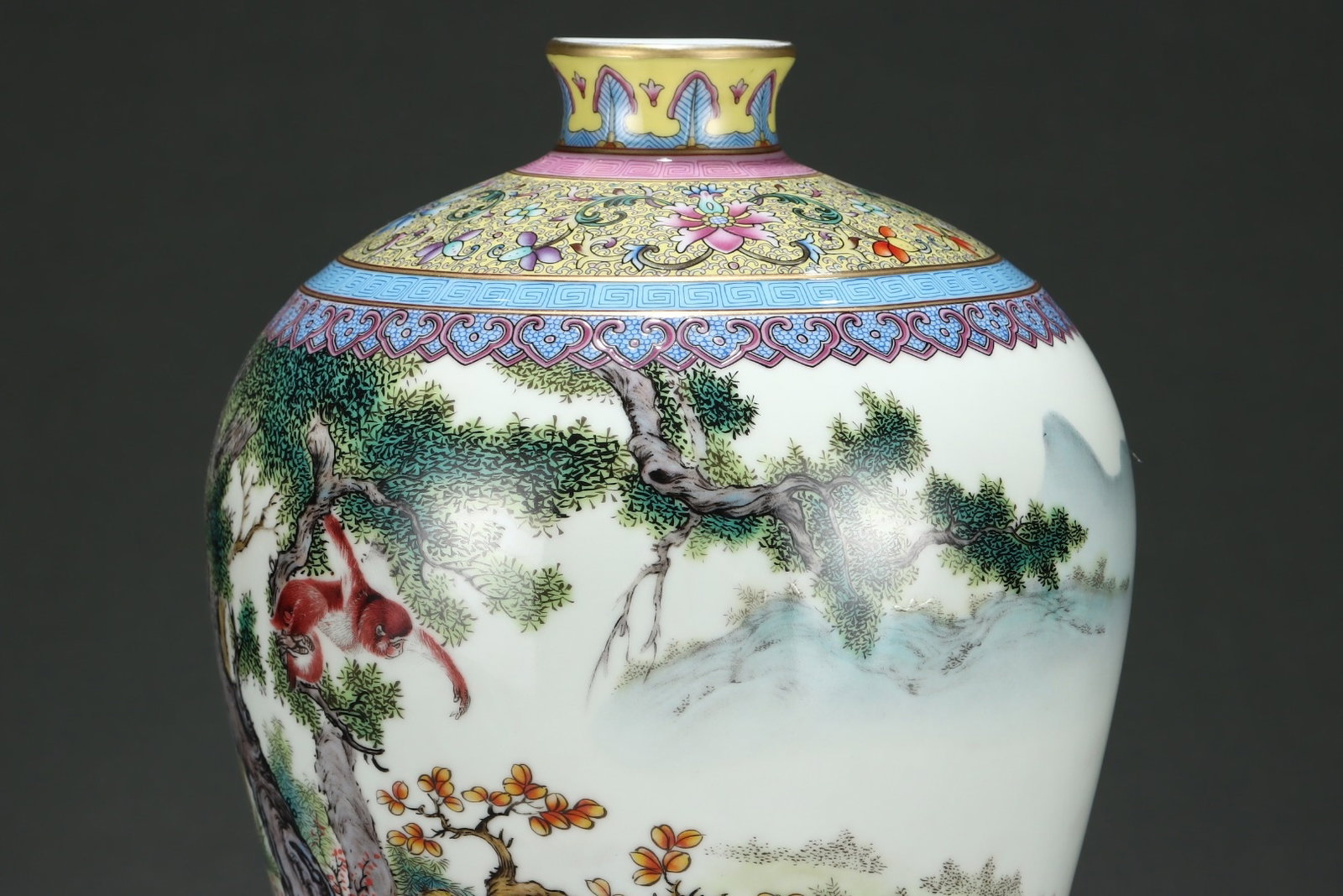 A Rare Enamel Animal Pattern Vase - 4