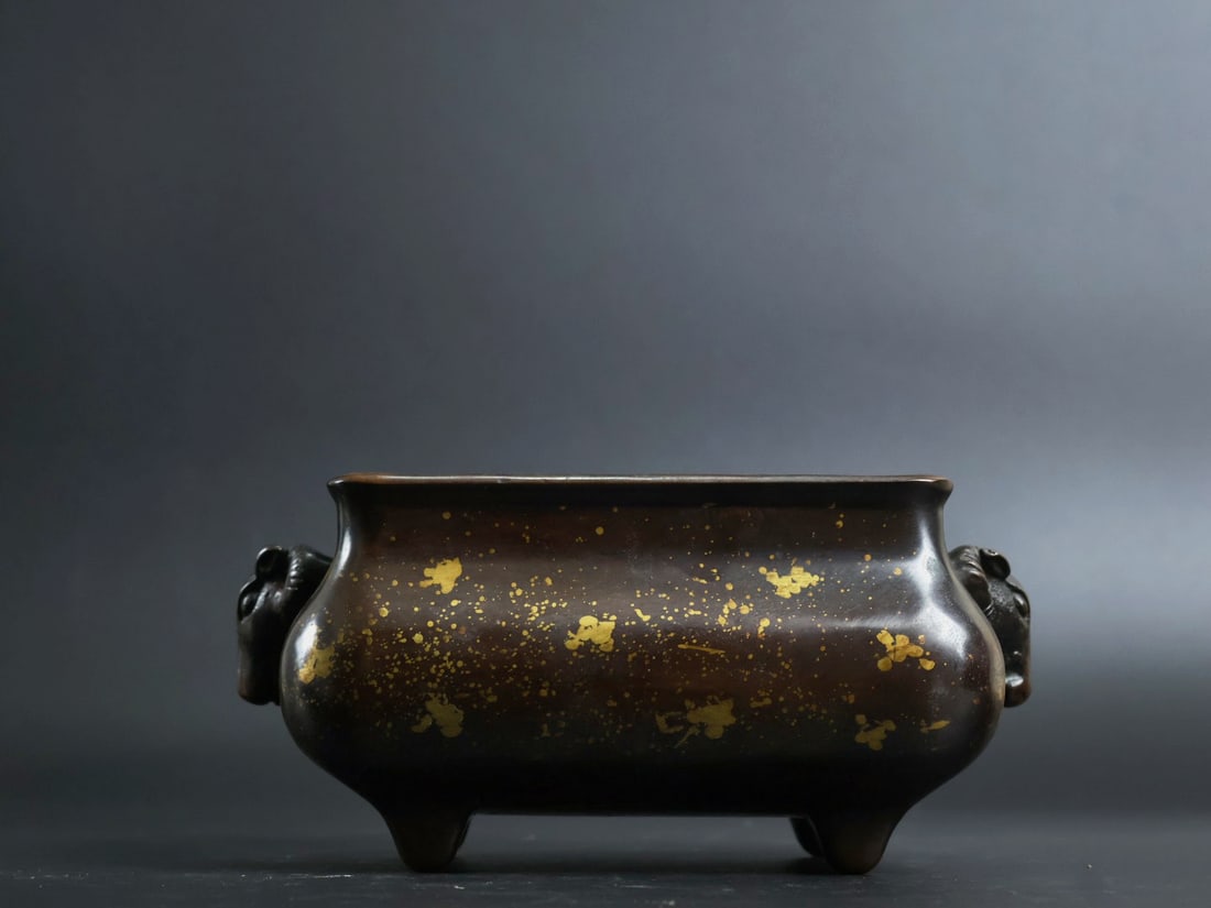 An Exquisite Gilt Bronze Sheep-Ears Four-legs Censer: An Exquisite Gilt Bronze Sheep-Ears Four-legs Censer,Qing Dynasty, China, With Mark,Size:2.7inx4.6inx3.4in,Weight:1630g 铜鎏金羊耳四足香炉,中