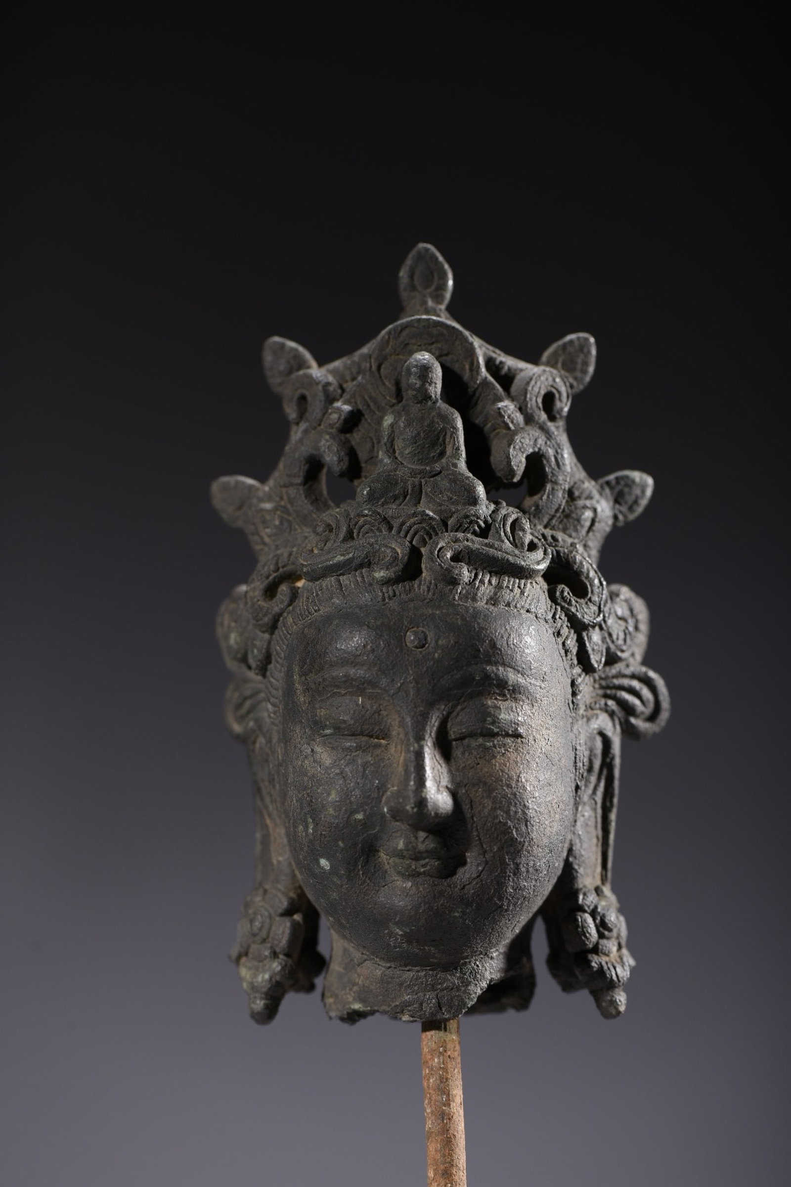 A Solemn Bronze Statue of Avalokitesvara Head: A Solemn Bronze Statue of Avalokitesvara Head,Qing Dynasty,China,Size:4.7inx3.1inx2.8in,Weight:590g 铜观音头像,中国清代