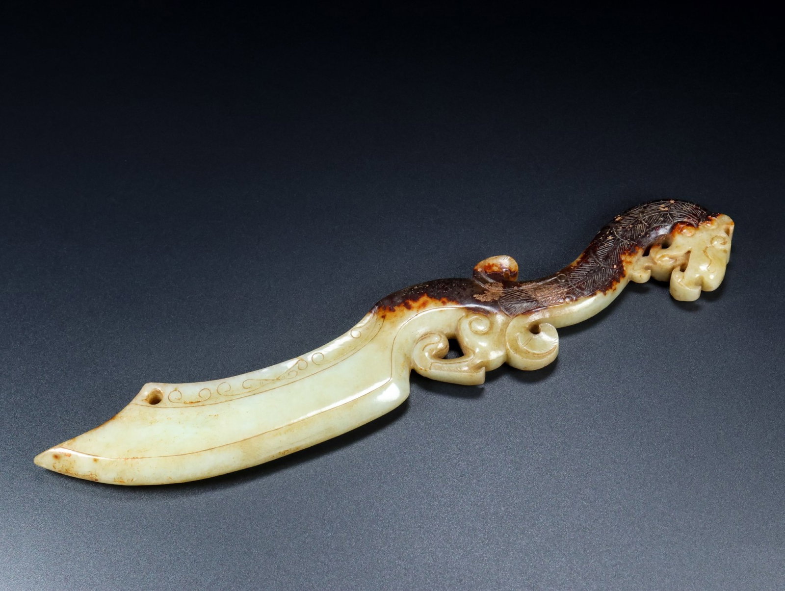 An Exquisite White Jade Dragon Pattern Axe - 3