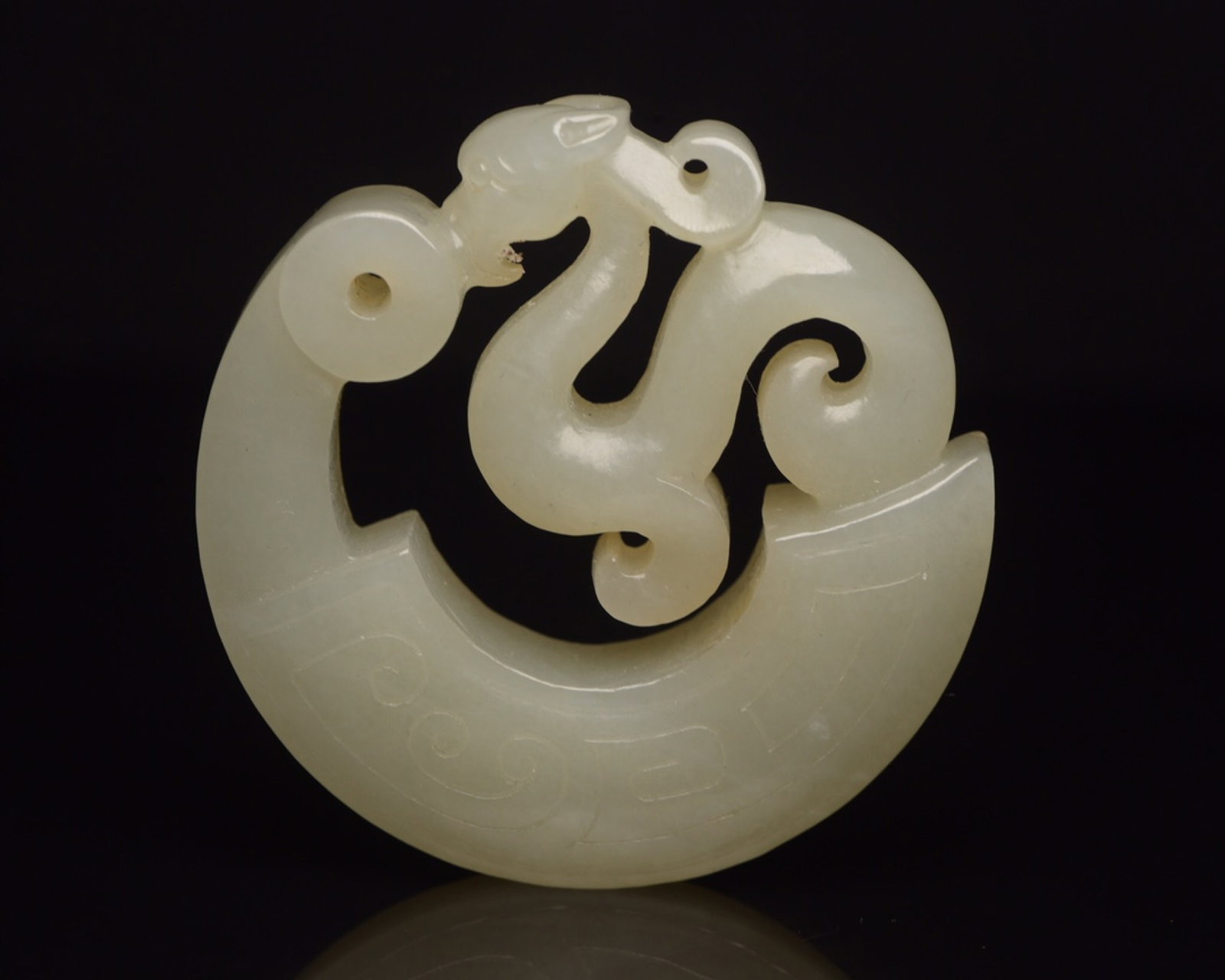An Exquisite White Jade Phoenix Pattern Pendant: An Exquisite White Jade Phoenix Pattern Pendant,Qing Dynasty,China,Size:2.3inx2.3inx0.5in,Weight:62g 白玉凤纹牌,中国清代