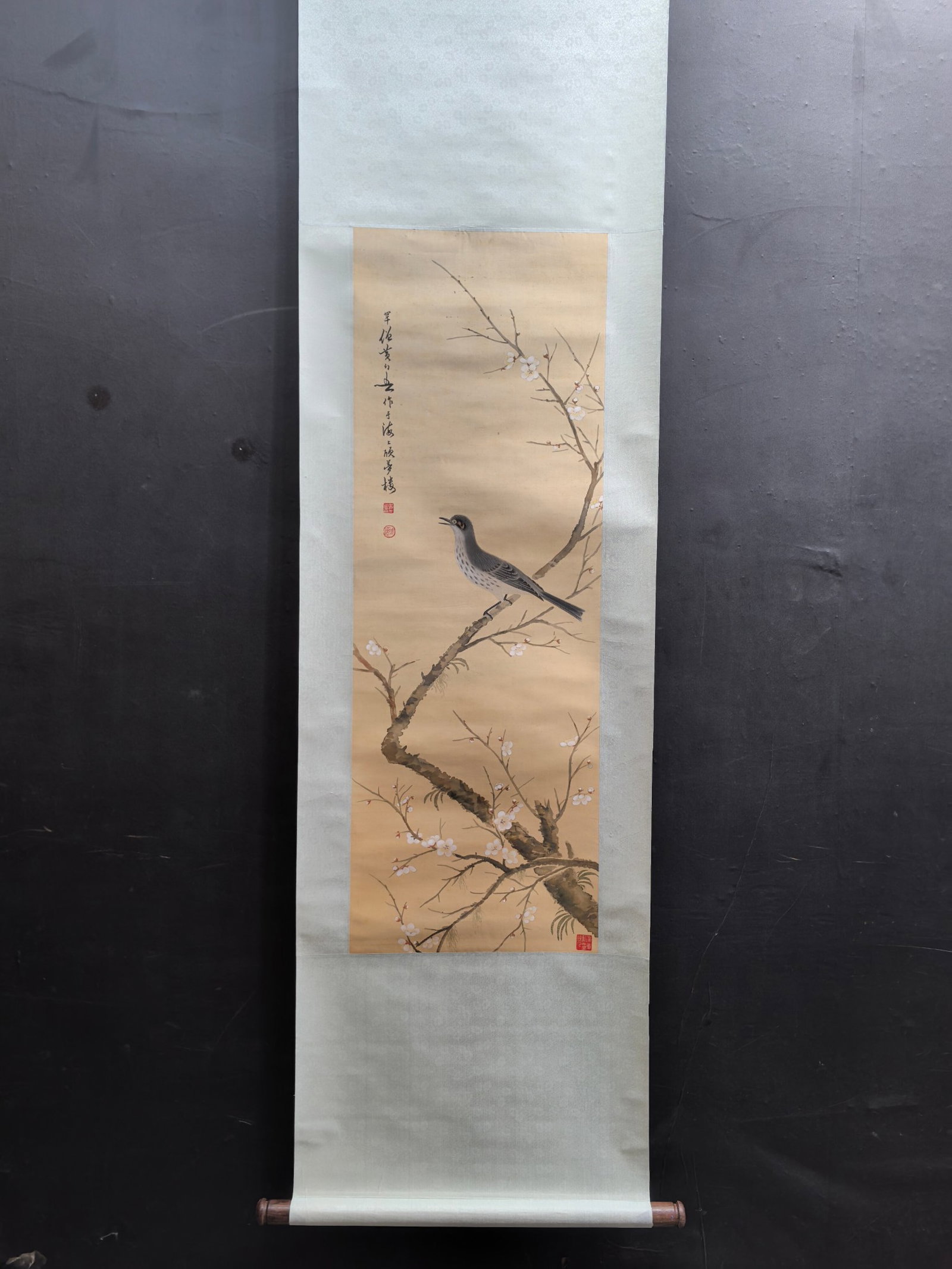 A Chinese Vertical Scroll Ink Painting of Flower and Bird on Silk: A Chinese Vertical Scroll Ink Painting of Flower and Bird on Silk,Huang Huanwu,Size:14.4inx41.6in 一幅中国水墨绢本花鸟画立๘