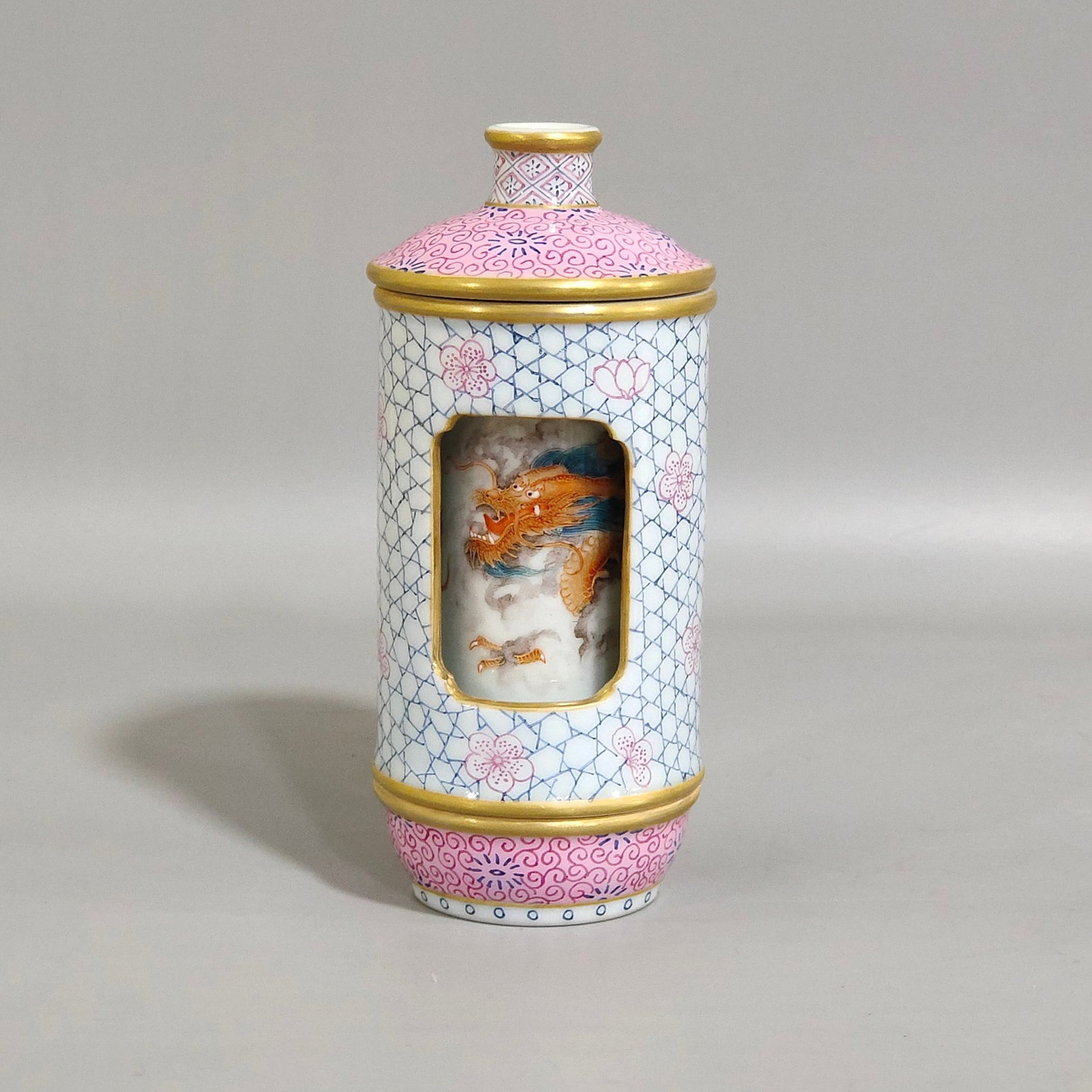 An Exquisite Famille-Rose Flower and Dragon Pattern Snuff Bottle (1 of 8)