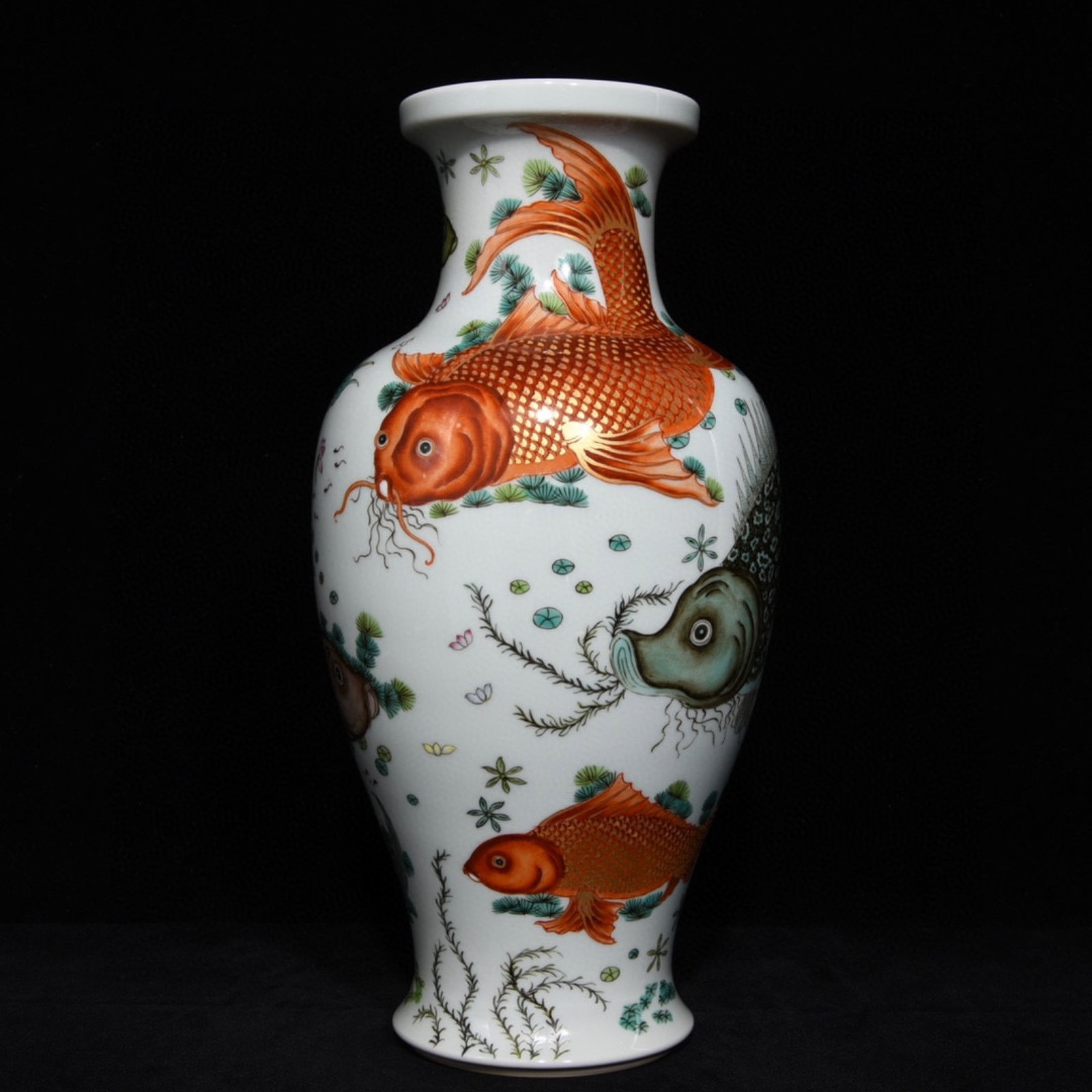 A Rare Famille-Rose Hornwort Pattern Vase: A Rare Famille-Rose Hornwort Pattern Vase,Qing Dynasty,China,Yongzheng Six-character Mark,Size:13.2inx6.7in 粉彩鱼藻纹瓶,中国清代,雍&#