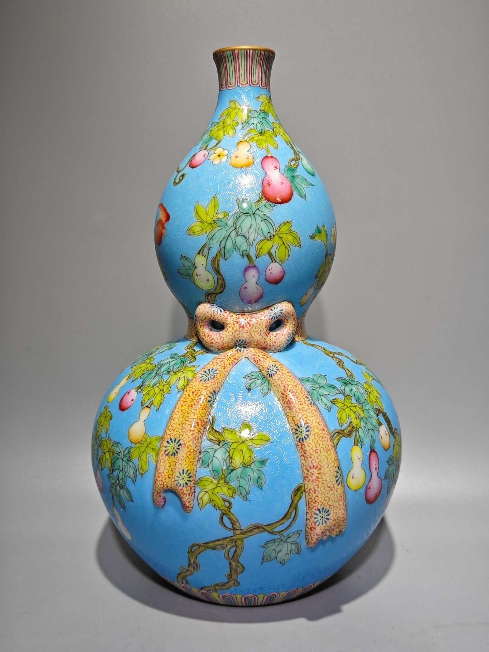 An Exquisite Enamel Painted Gold Gourd Pattern Gourd-Shaped Vase: An Exquisite Enamel Painted Gold Gourd Pattern Gourd-Shaped Vase,Qing Dynasty,China,Qianlong Six-character Mark,Size:10.9inx6.6in 珐琅彩描金葫芦纹ഽ