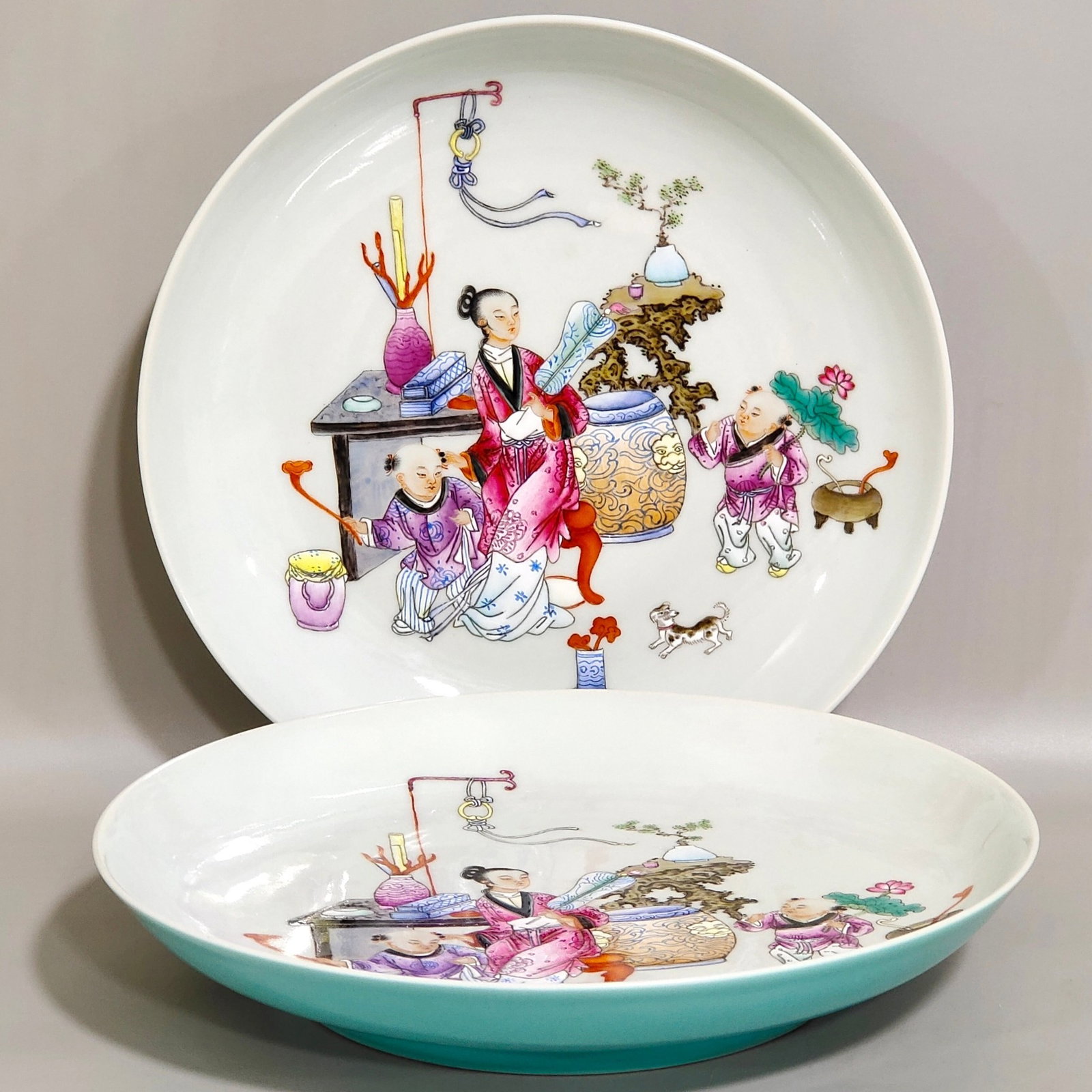 A Pair of Exquisite Turquoise Glazed Famille-Rose Character and Story Pattern Plates (1 of 9)