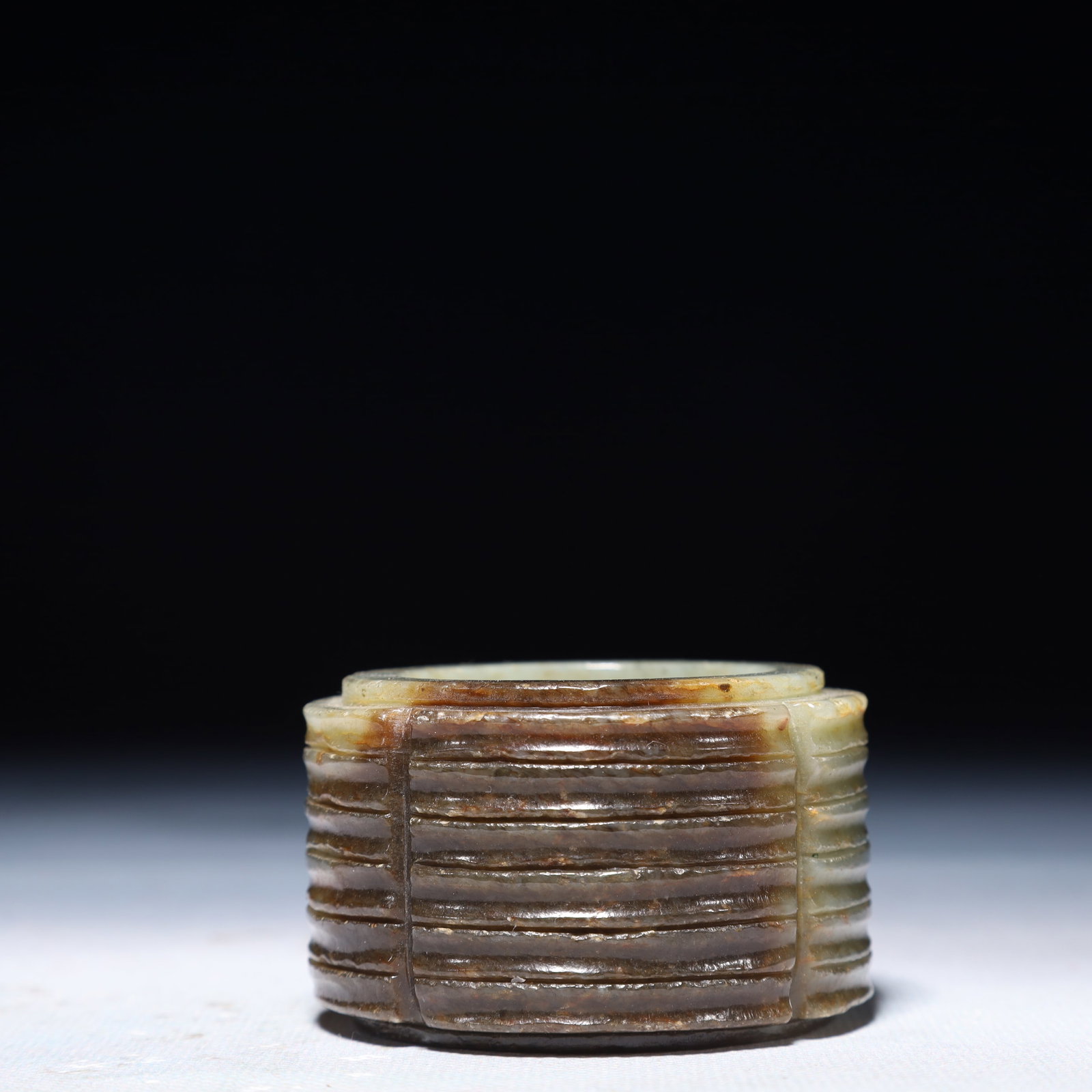 An Exquisite White Jade Ornament: An Exquisite White Jade Ornament,Qing Dynasty,China,Size:2.4inx1.5in,Weight:150g 白玉摆件,中国清代
