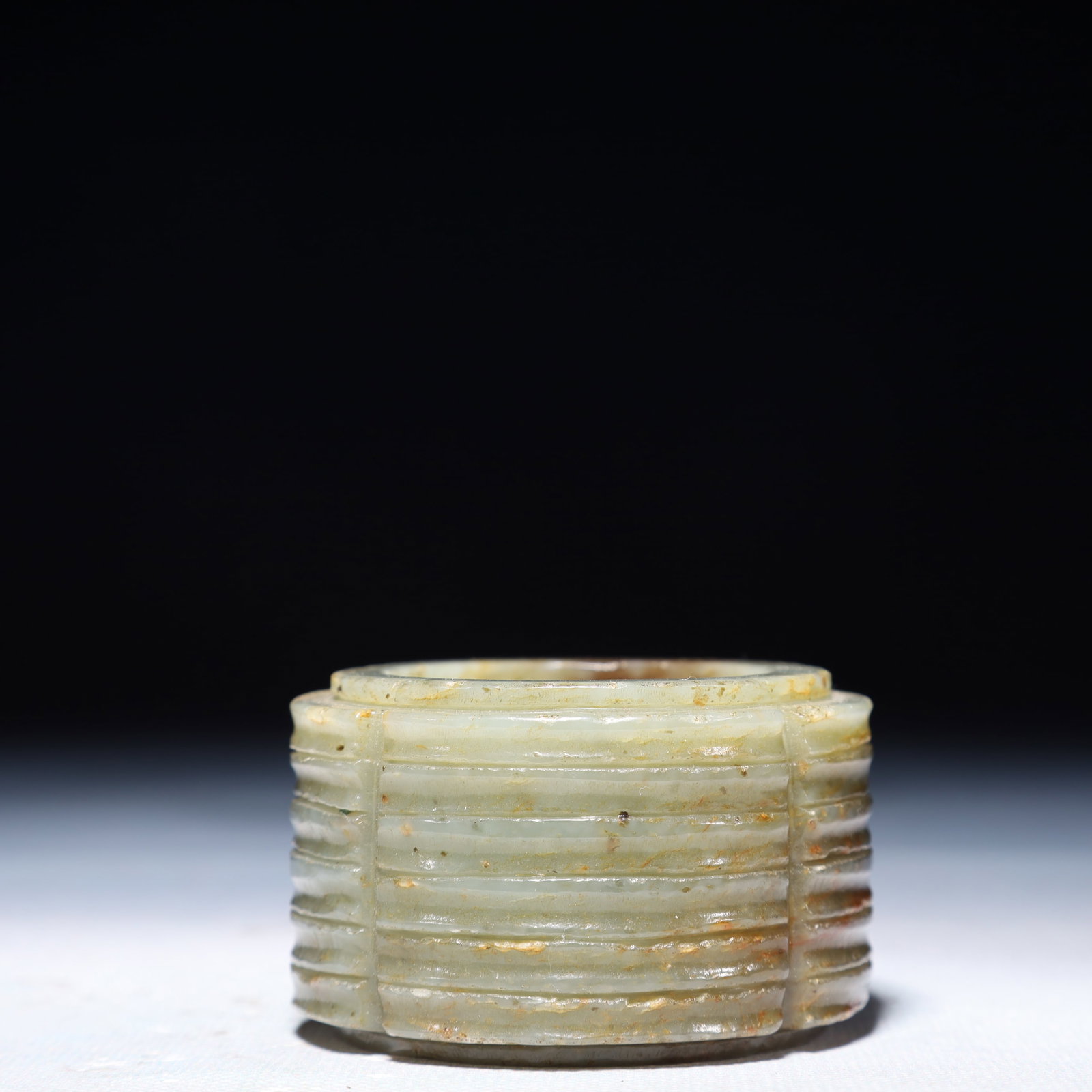 An Exquisite White Jade Ornament - 3