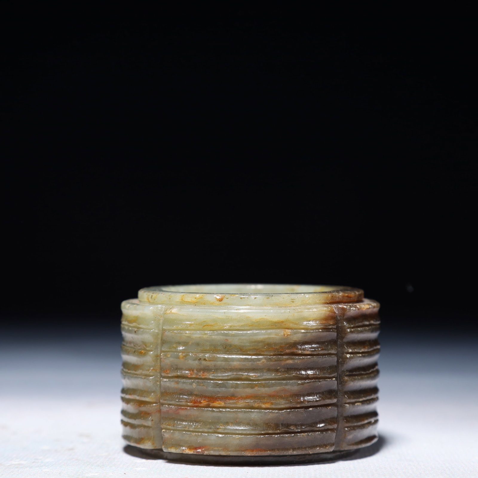 An Exquisite White Jade Ornament - 4