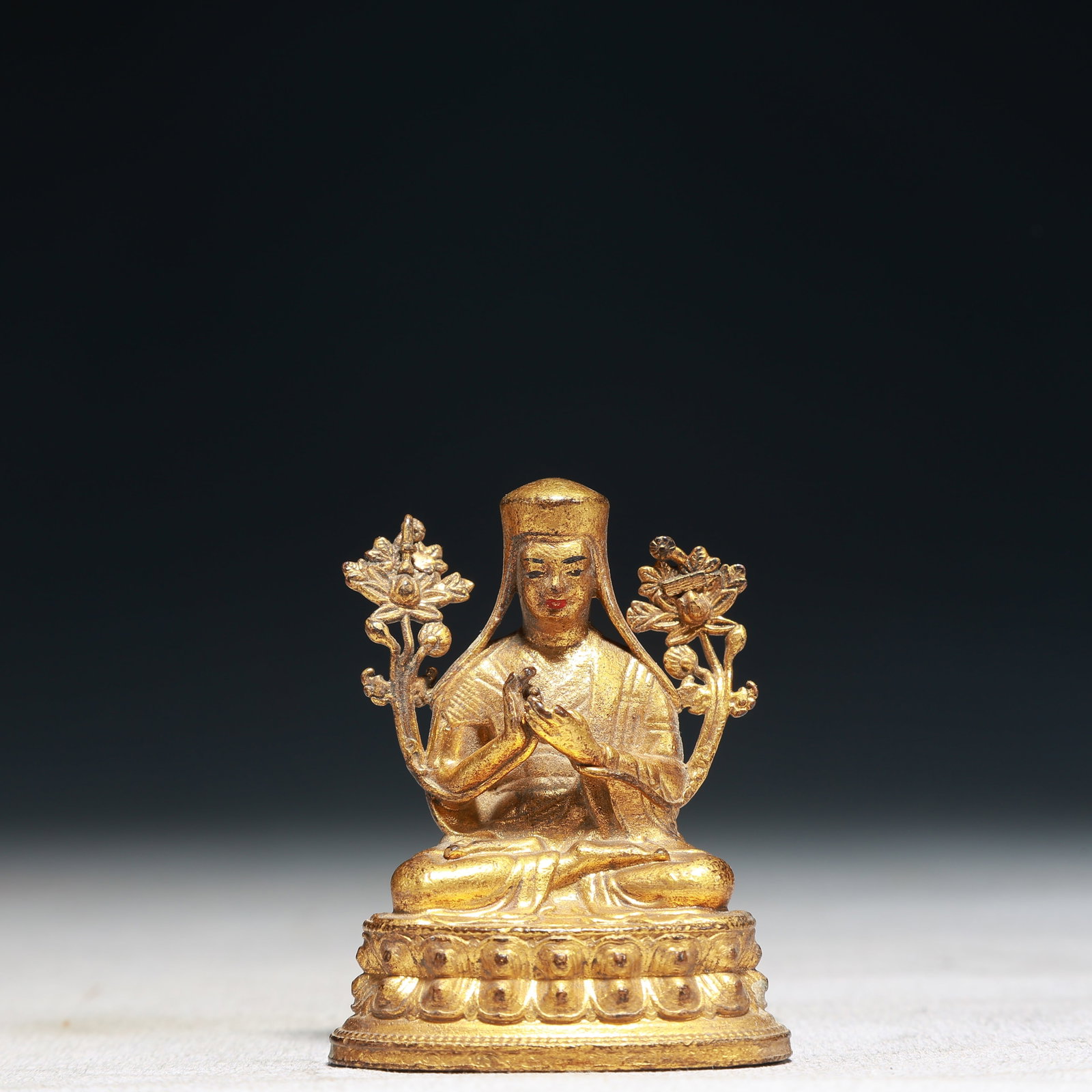 A Solemn Gilt Bronze Statue of Guru: A Solemn Gilt Bronze Statue of Guru,Qing Dynasty,China,Size:1.8inx1.2inx2.2in,Weight:100g 铜鎏金上师像,中国清代
