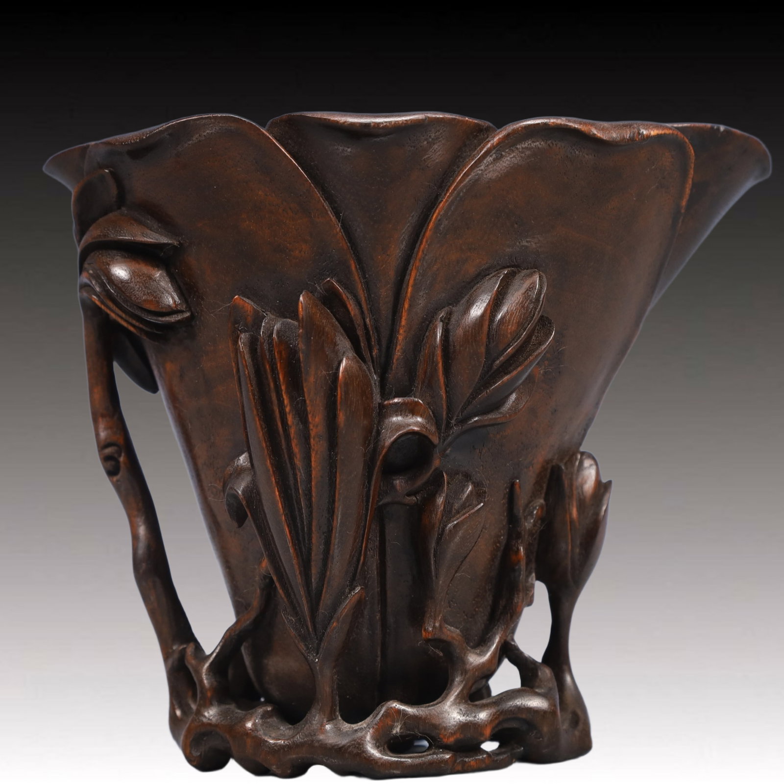 An Exquisite Eaglewood Flower Pattern Cup (1 of 8)