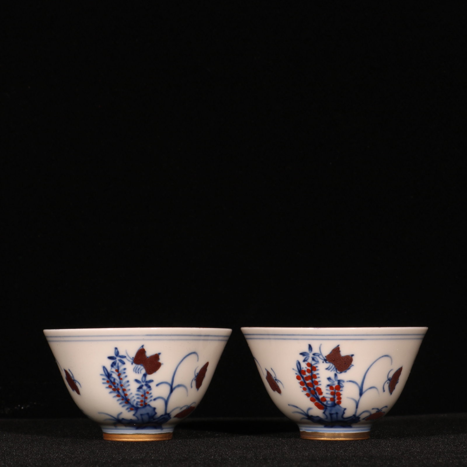 A Pair of Exquisite Doucai Painted Gold Flower and Butterfly Pattern Cup: A Pair of Exquisite Doucai Painted Gold Flower and Butterfly Pattern Cup,Ming Dynasty,China,Chenghua Six-character Mark,Size:1.6inx2.8ins 一对斗彩描金花ࡔ