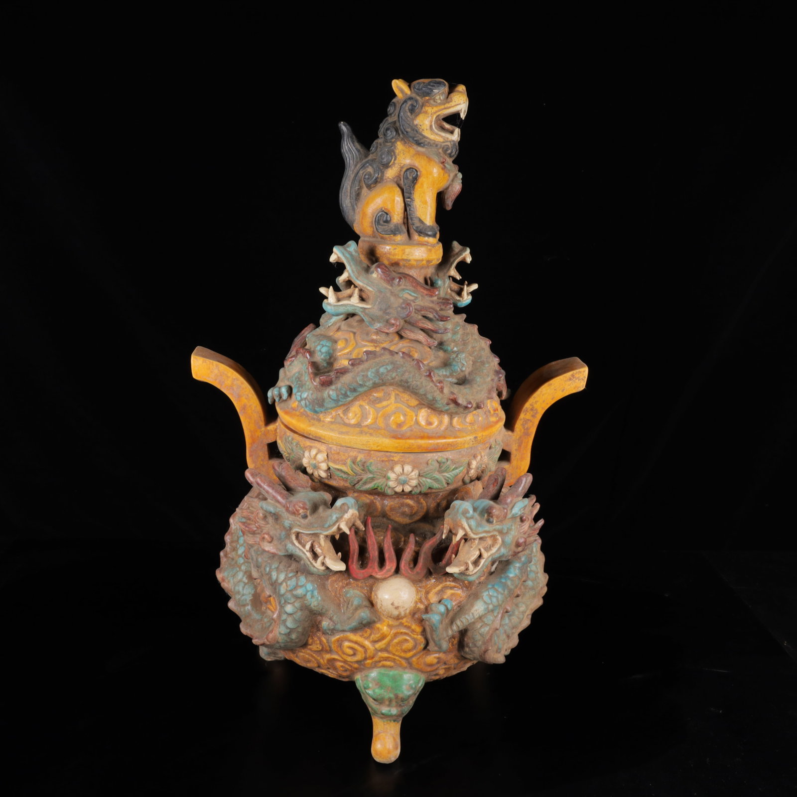 An Exquisite Tang Tri-Color Glazed Pottery Dragon Pattern Censer: An Exquisite Tang Tri-Color Glazed Pottery Dragon Pattern Censer,Tang Dynasty,China,Size:20.1inx12.2inx11in,Weight:7320g 唐三彩龙纹香炉,中国ࢁ