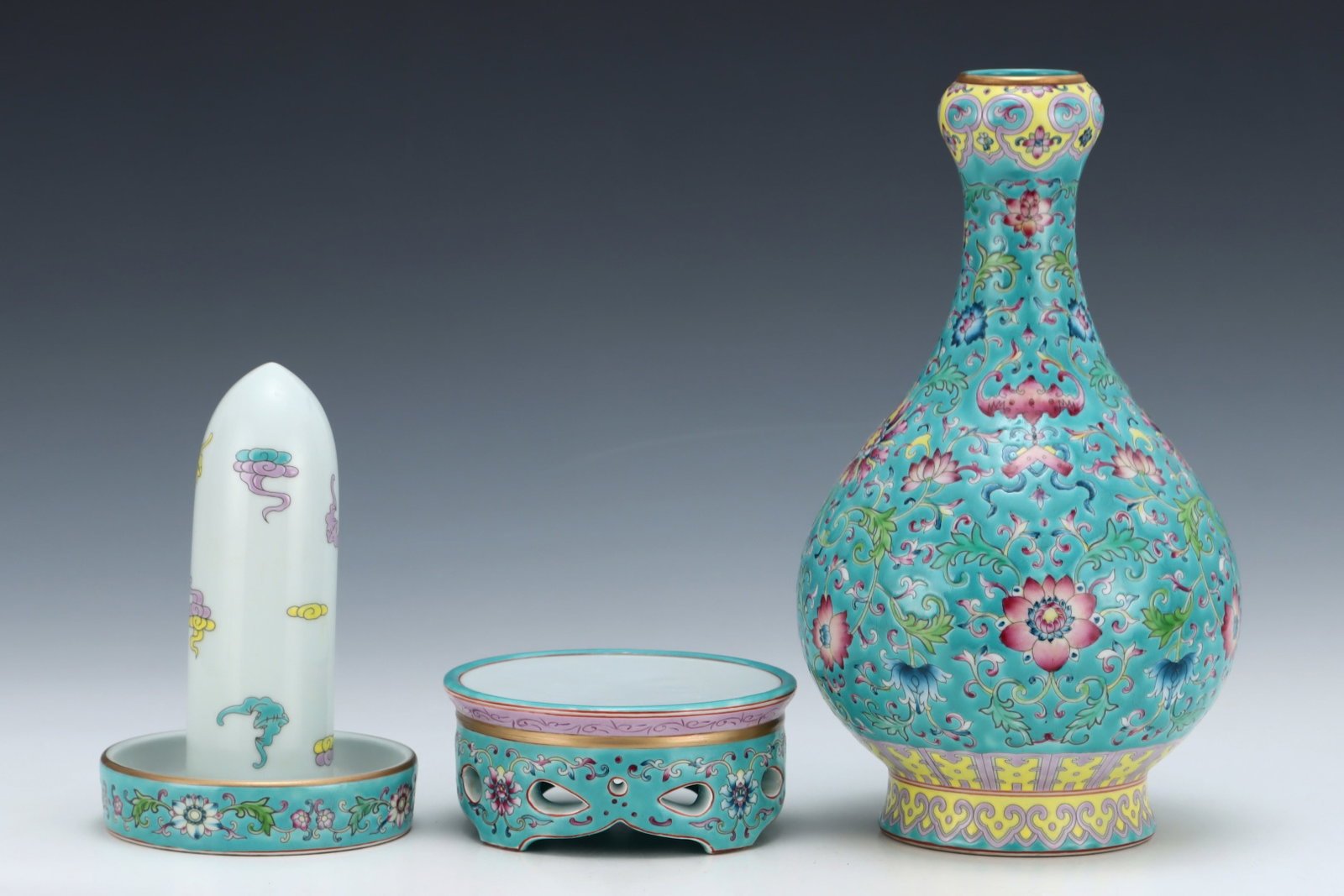 A Rare Enamel Lotus Pattern Vase - 5