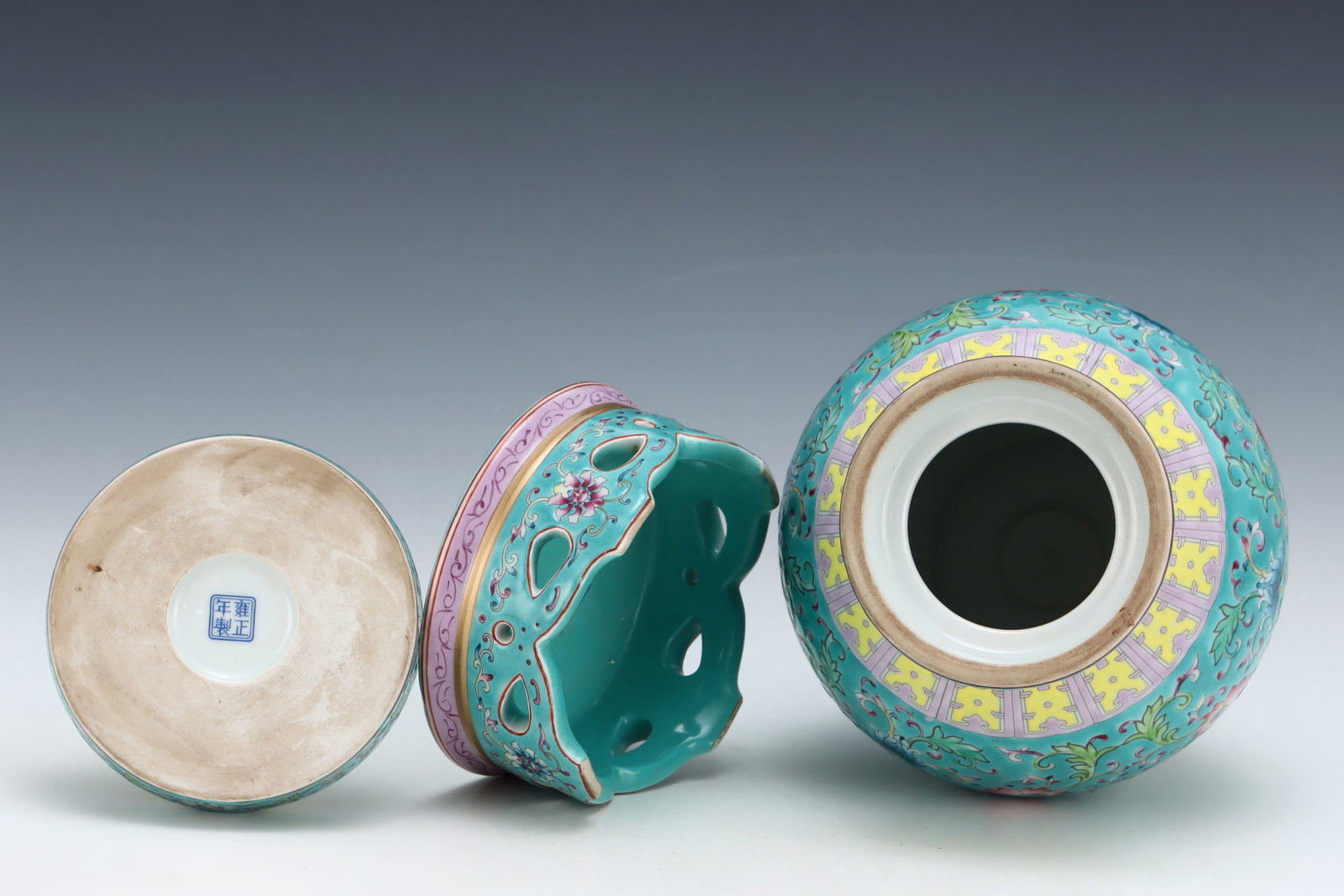 A Rare Enamel Lotus Pattern Vase - 7