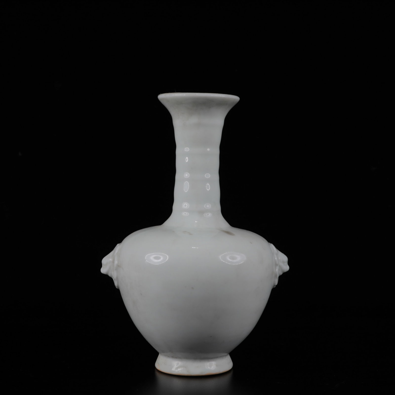 An Exquisite Blance-De-Chine Flower Pattern Beast-Ears Vase: An Exquisite Blance-De-Chine Flower Pattern Beast-Ears Vase,Qing Dynasty,China,Size:5.1inx6.7in,Weight:450g 德化瓷花卉纹兽耳瓶,中国