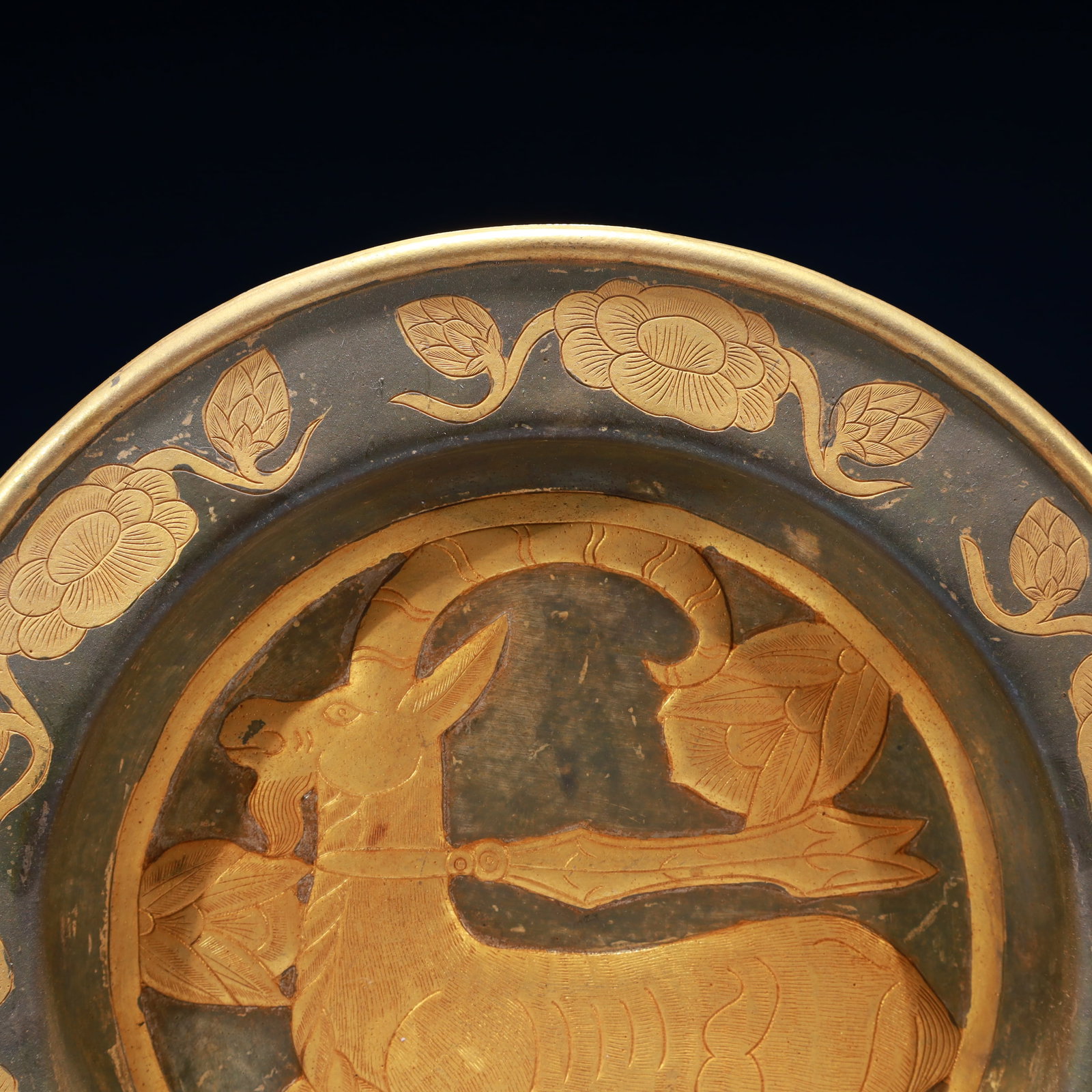 An Exquisite Silver-Gilt Bronze Sheep Pattern Plate - 2