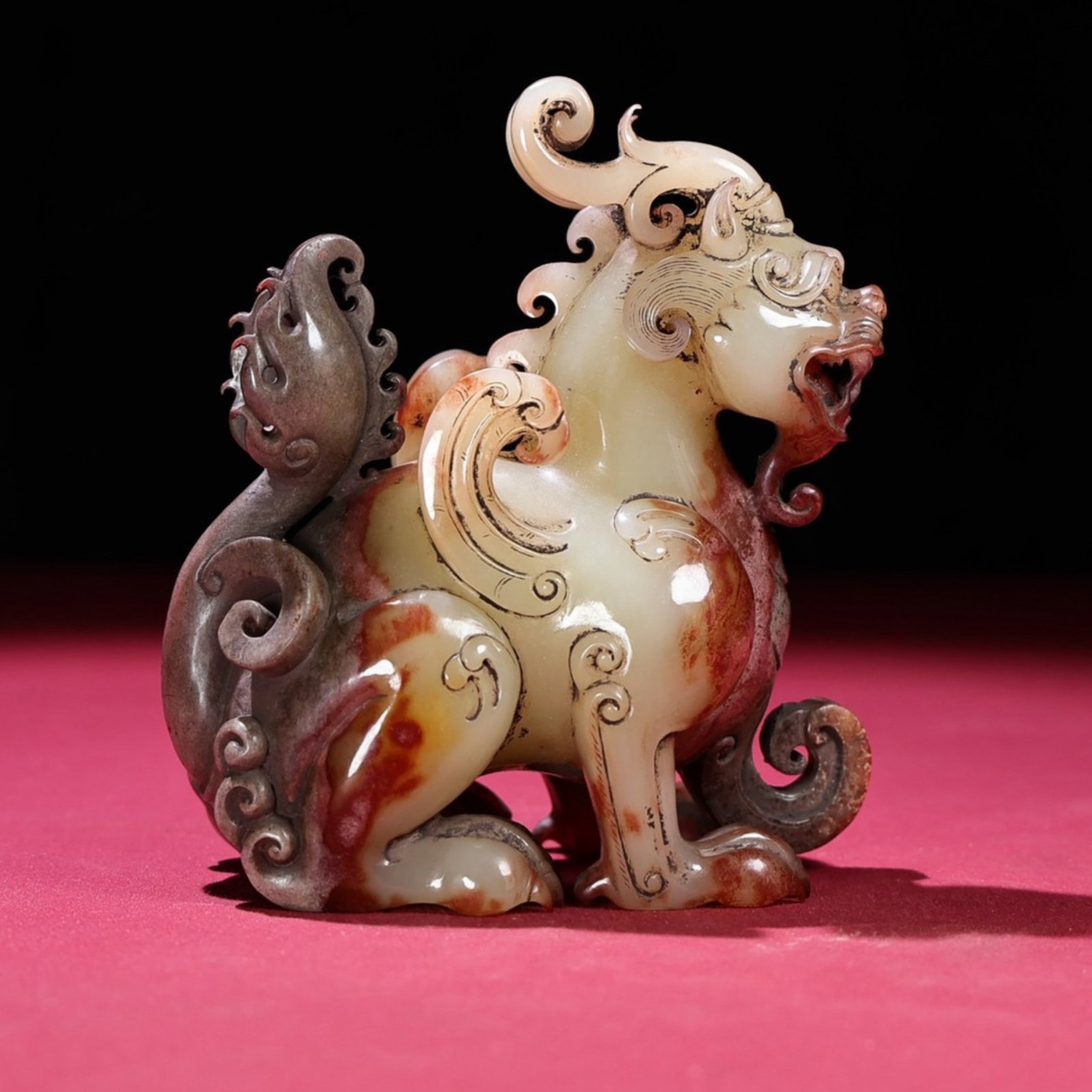 An Exquisite White Jade Auspicious Beast Ornament: An Exquisite White Jade Auspicious Beast Ornament,Qing Dynasty,China,Size:5inx3.9inx2.5in,Weight:717g 白玉瑞兽摆件,中国清代