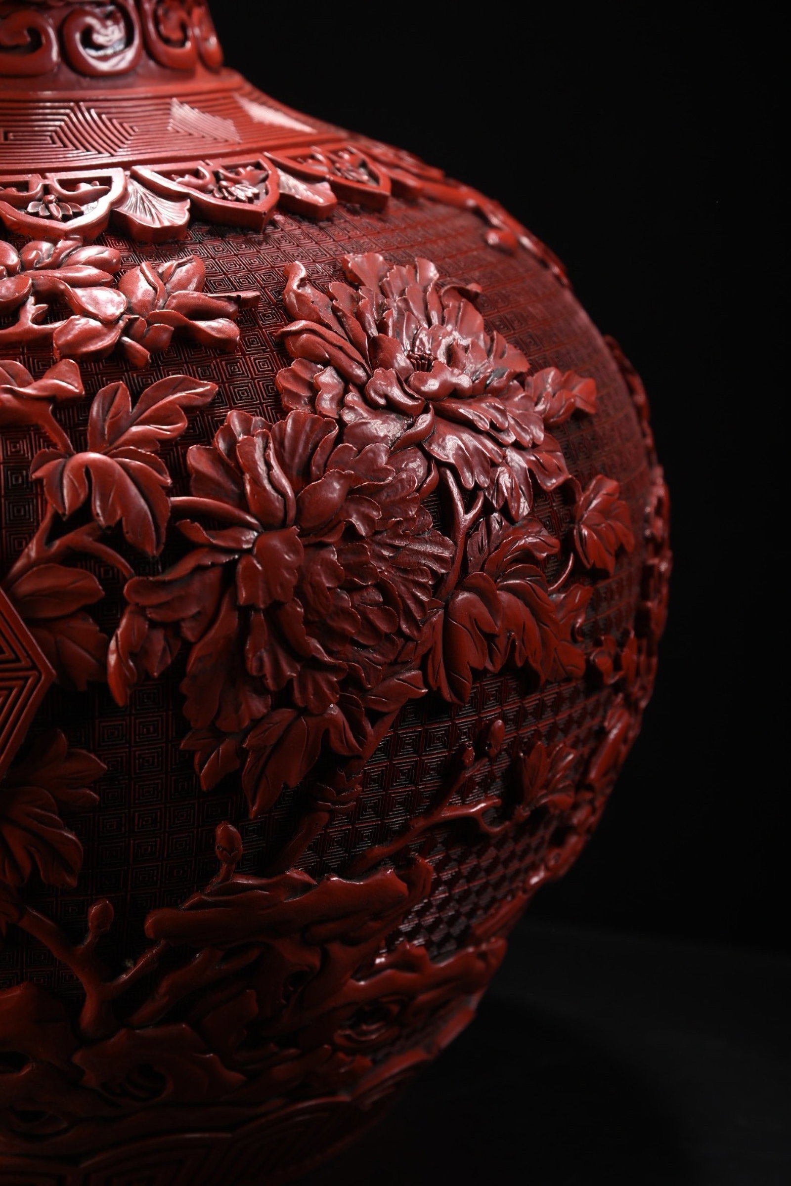 An Exquisite Carved Red Lacquer Landscape Pattern Vase - 3