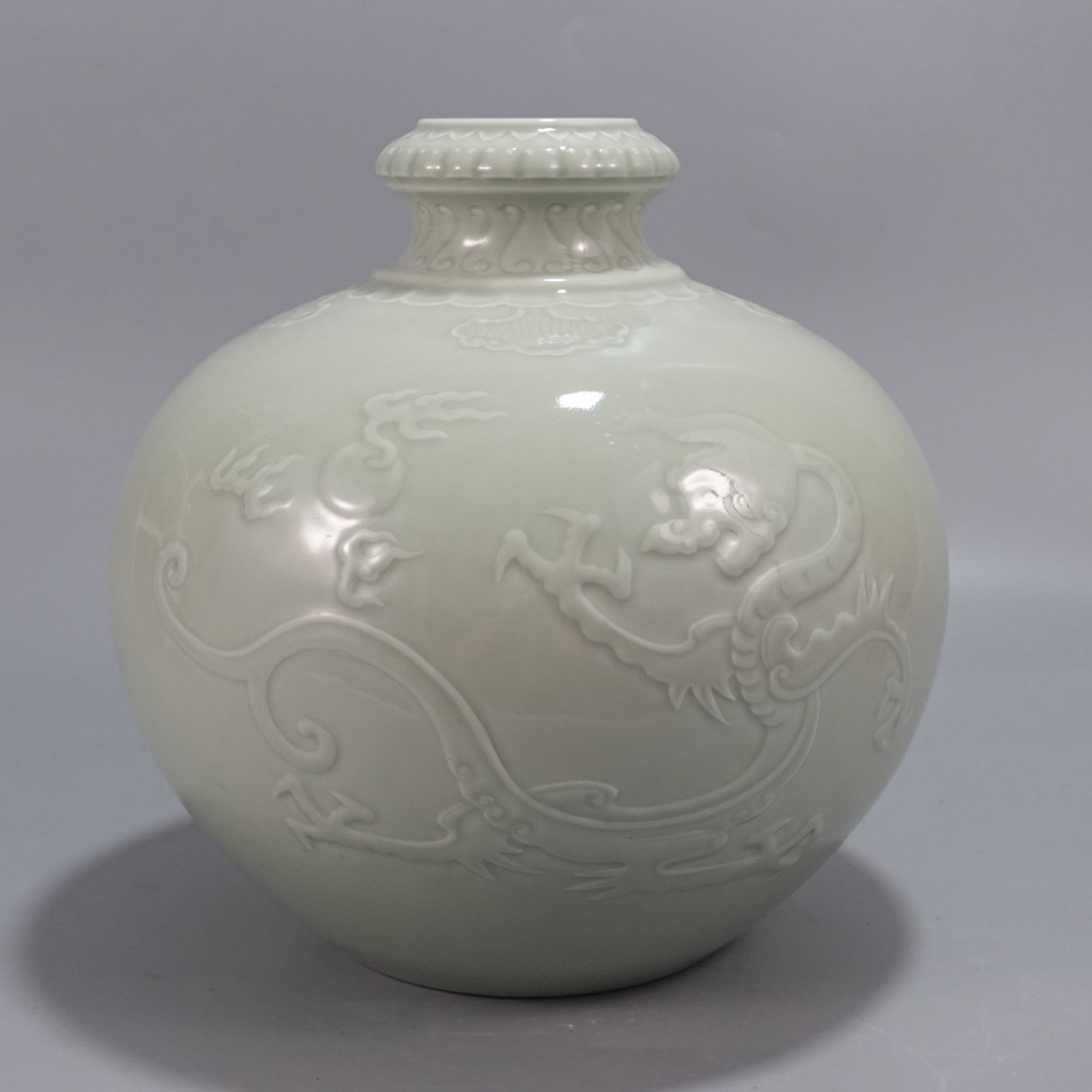 An Exquisite Celadon Glazed Chi-Dragon Pattern Vase - 3