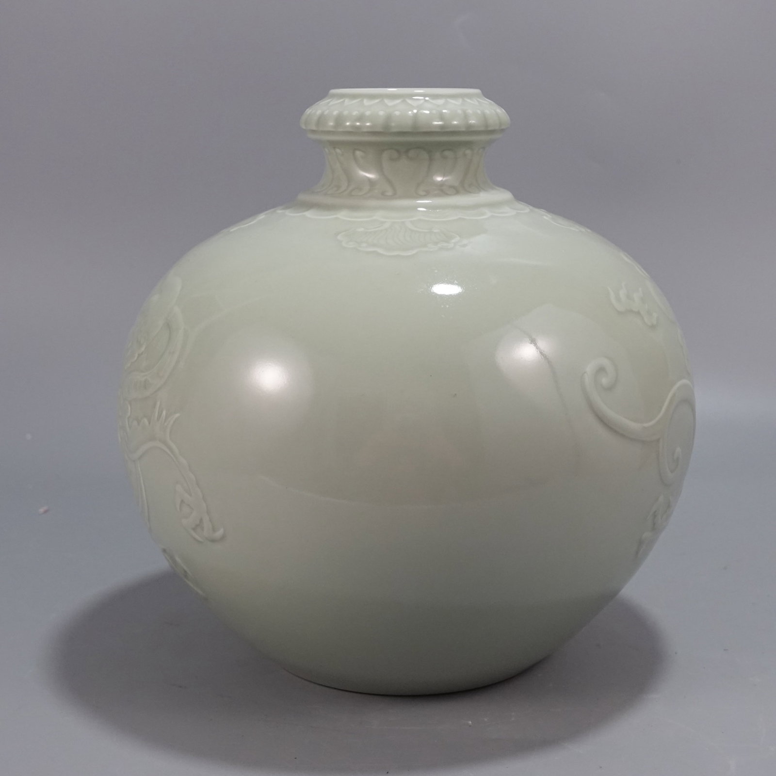 An Exquisite Celadon Glazed Chi-Dragon Pattern Vase - 4