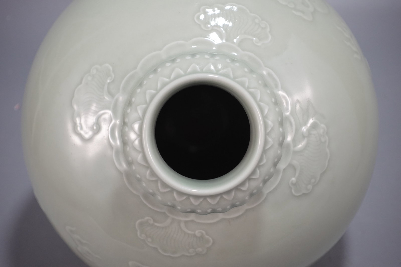 An Exquisite Celadon Glazed Chi-Dragon Pattern Vase - 7