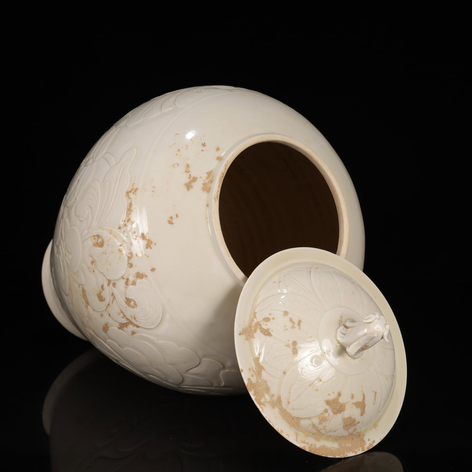 A Rare Ding yao Flower Pattern Cover Jar - 8