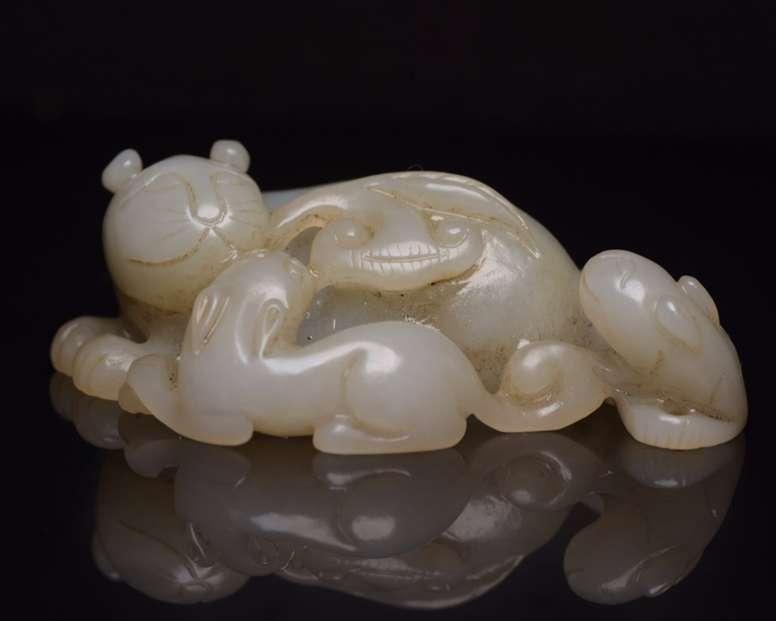 An Exquisite White Jade Auspicious Beast Ornament: An Exquisite White Jade Auspicious Beast Ornament,Qing Dynasty,China,Size:3.4inx2inx1.1in,Weight:153g 白玉瑞兽摆件,中国清代