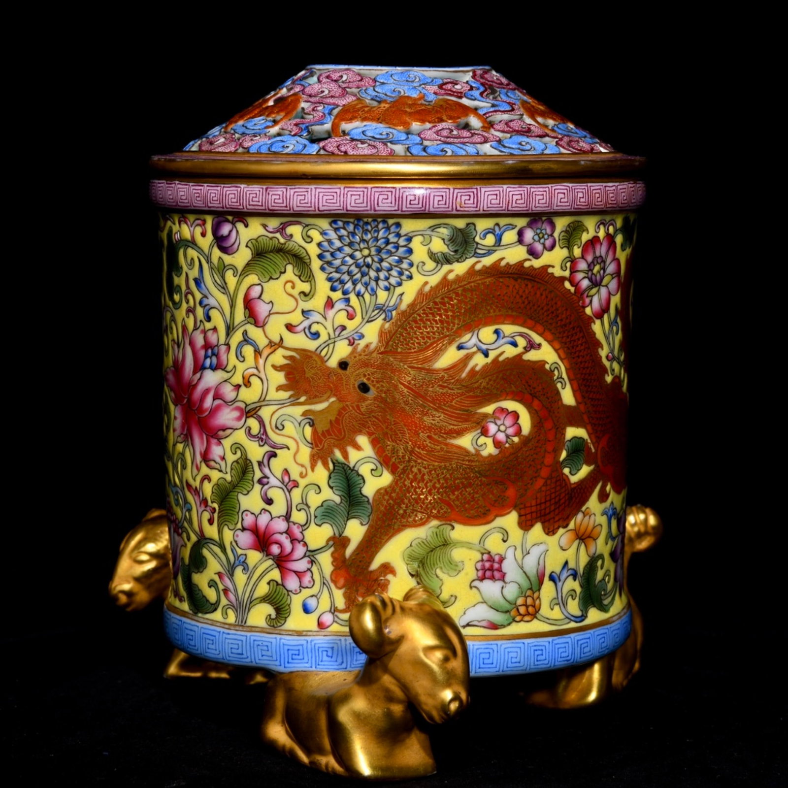 An Exquisite Enamel Gilt Dragon and Phoenix Pattern Tripod Censer: An Exquisite Enamel Gilt Dragon and Phoenix Pattern Tripod Censer,Qing Dynasty,China,Qianlong Four-character Mark,Size:6.1inx6.3in 珐琅彩鎏金龙凤纹Ç