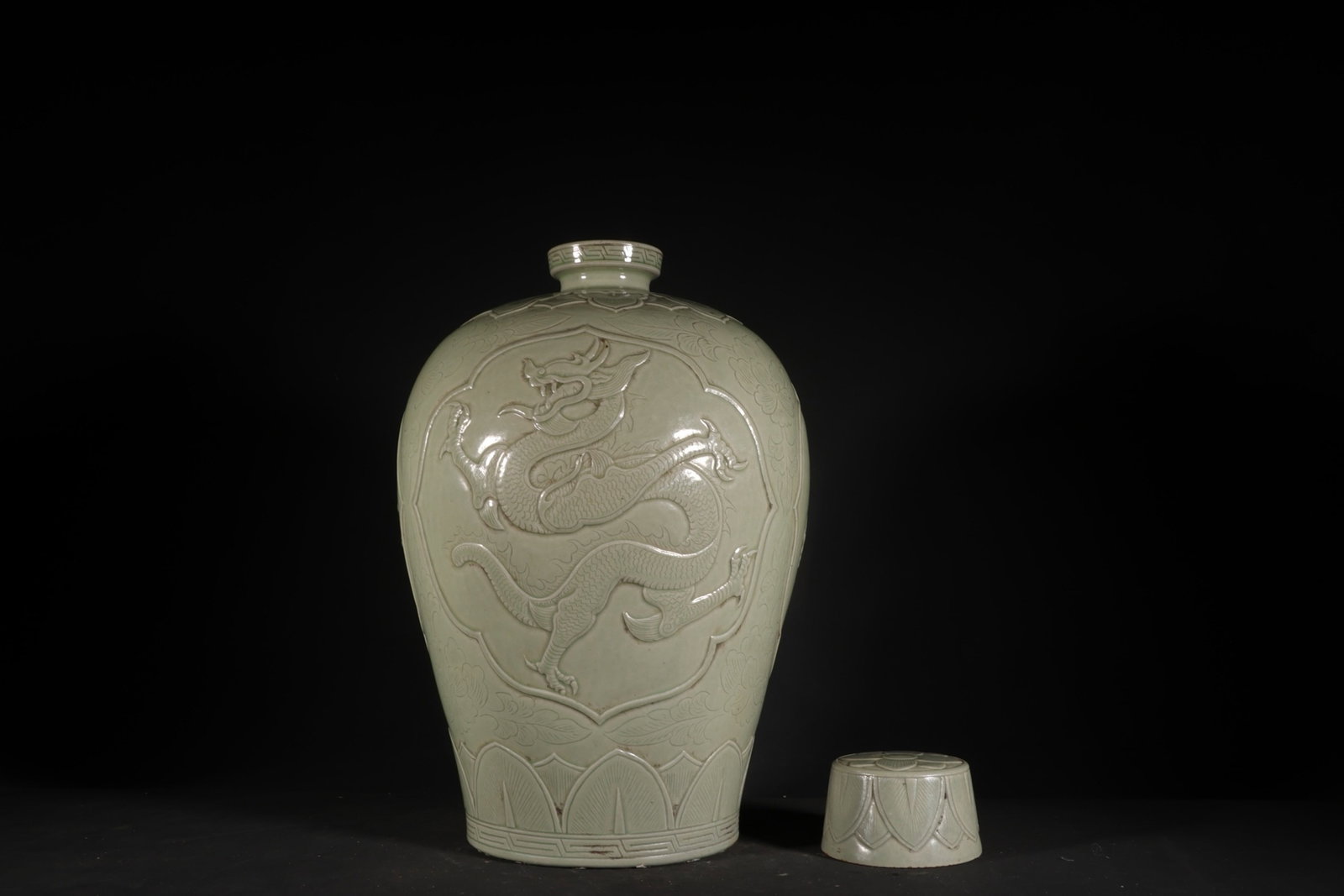 A Rare Yue yao Celadon Glazed Dragon Pattern Vase (1 of 8)