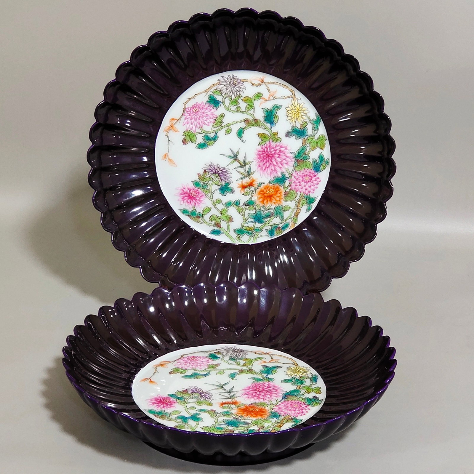 A Pair of Exquisite Purple Glazed Famille-Rose Flower Pattern Plates: A Pair of Exquisite Purple Glazed Famille-Rose Flower Pattern Plates,Qing Dynasty,China,Yongzheng Four-character Mark,Size:1.2inx6.8in 一对紫釉粉彩花卉&
