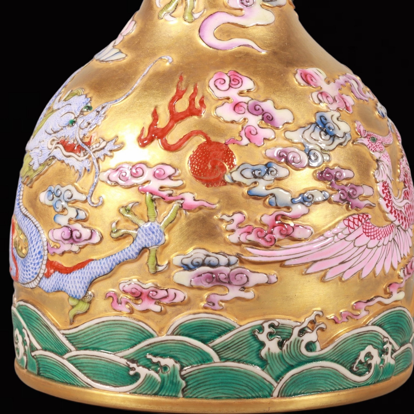 An Exquisite Enamel Gold Ground Dragon and Phoenix Pattern Vase - 3