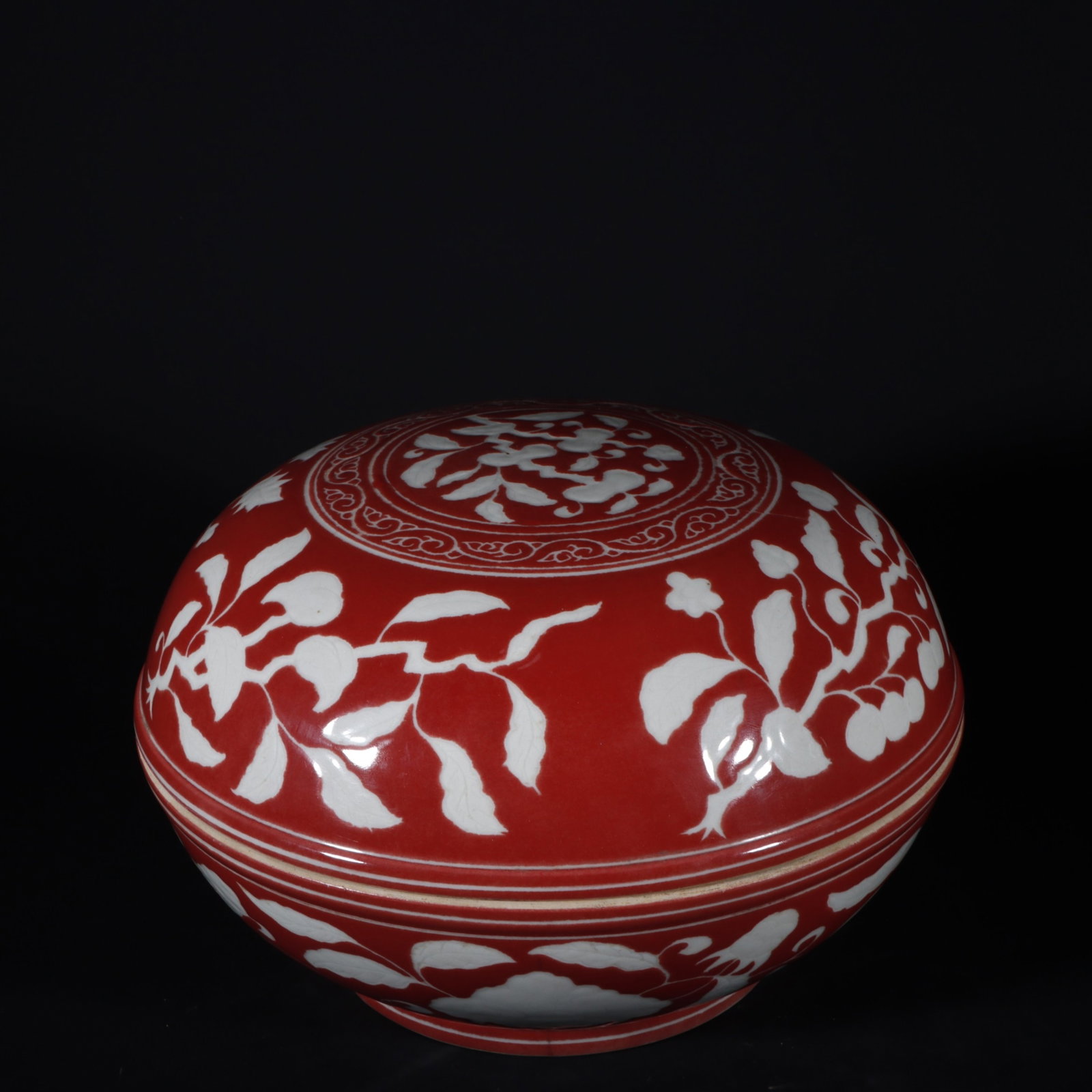 An Exquisite Red Glazed Flower Pattern Box - 2