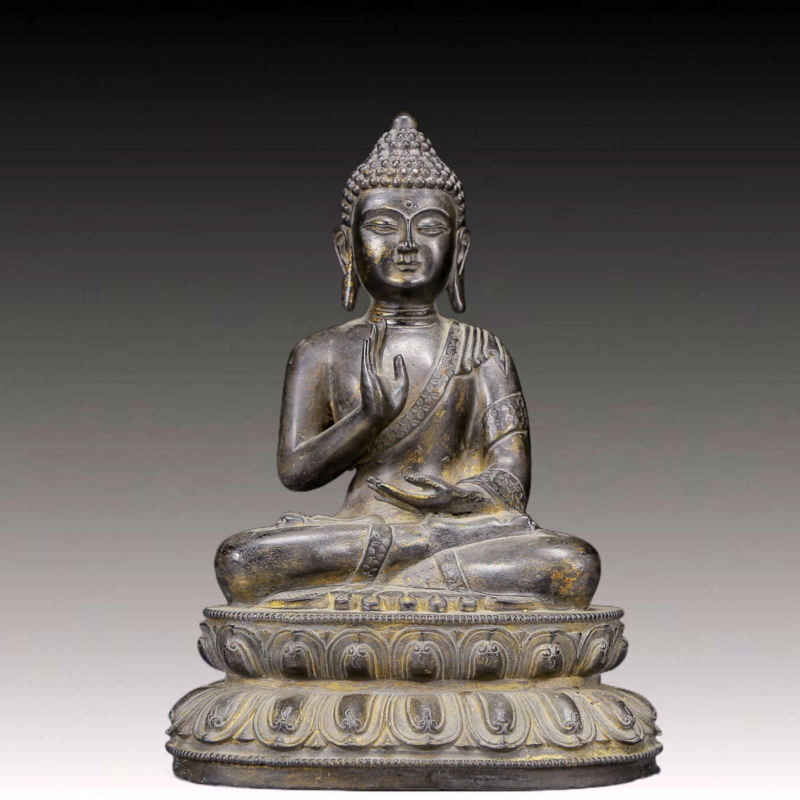 A Solemn Bronze Statue of Sakyamuni (1 of 10)