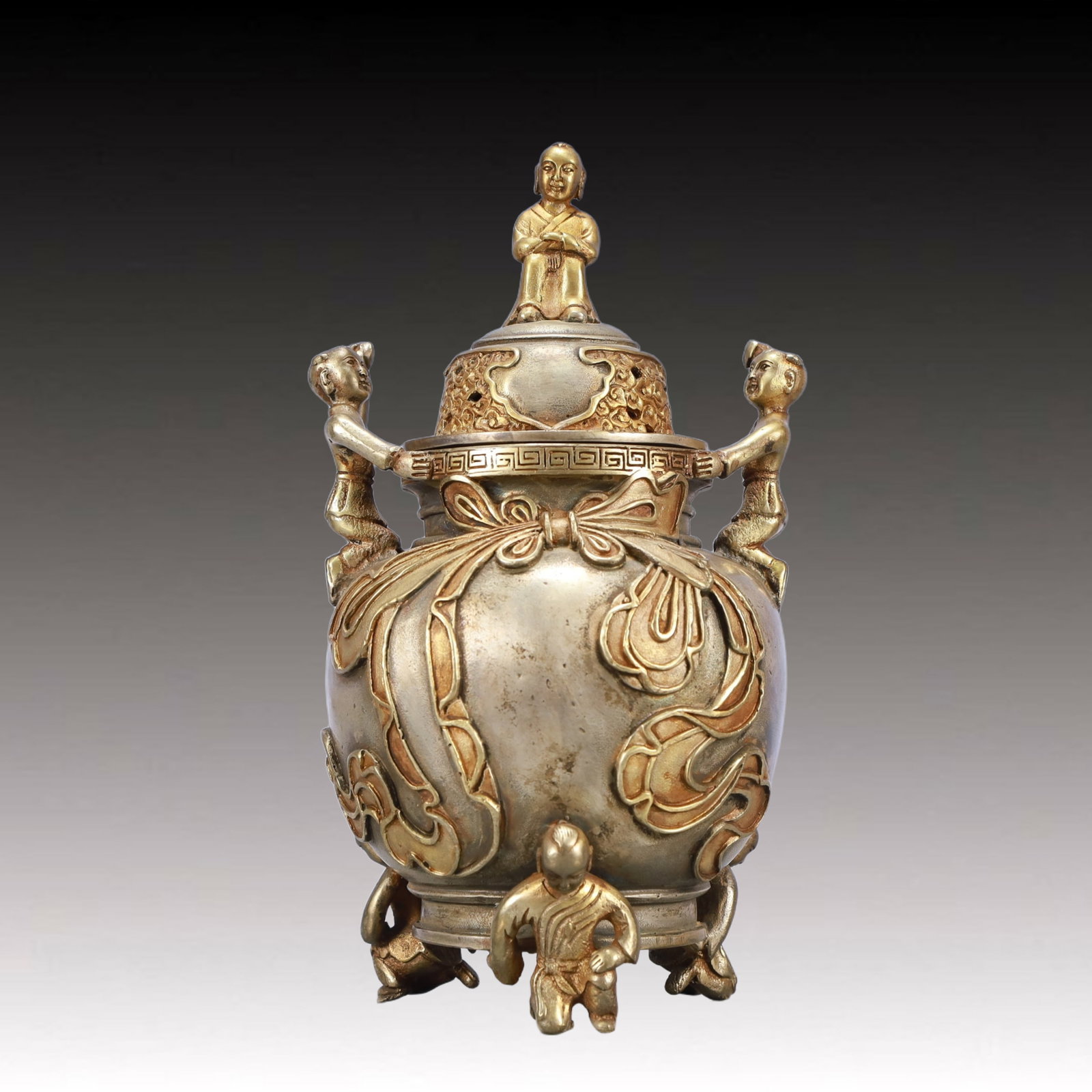 A Rare Gilt Silver Figure Pattern Cover Jar: A Rare Gilt Silver Figure Pattern Cover Jar,Qing Dynasty, China,Kangxi Four-character Mark,Size:6.1inx10.2in,Weight:1850g