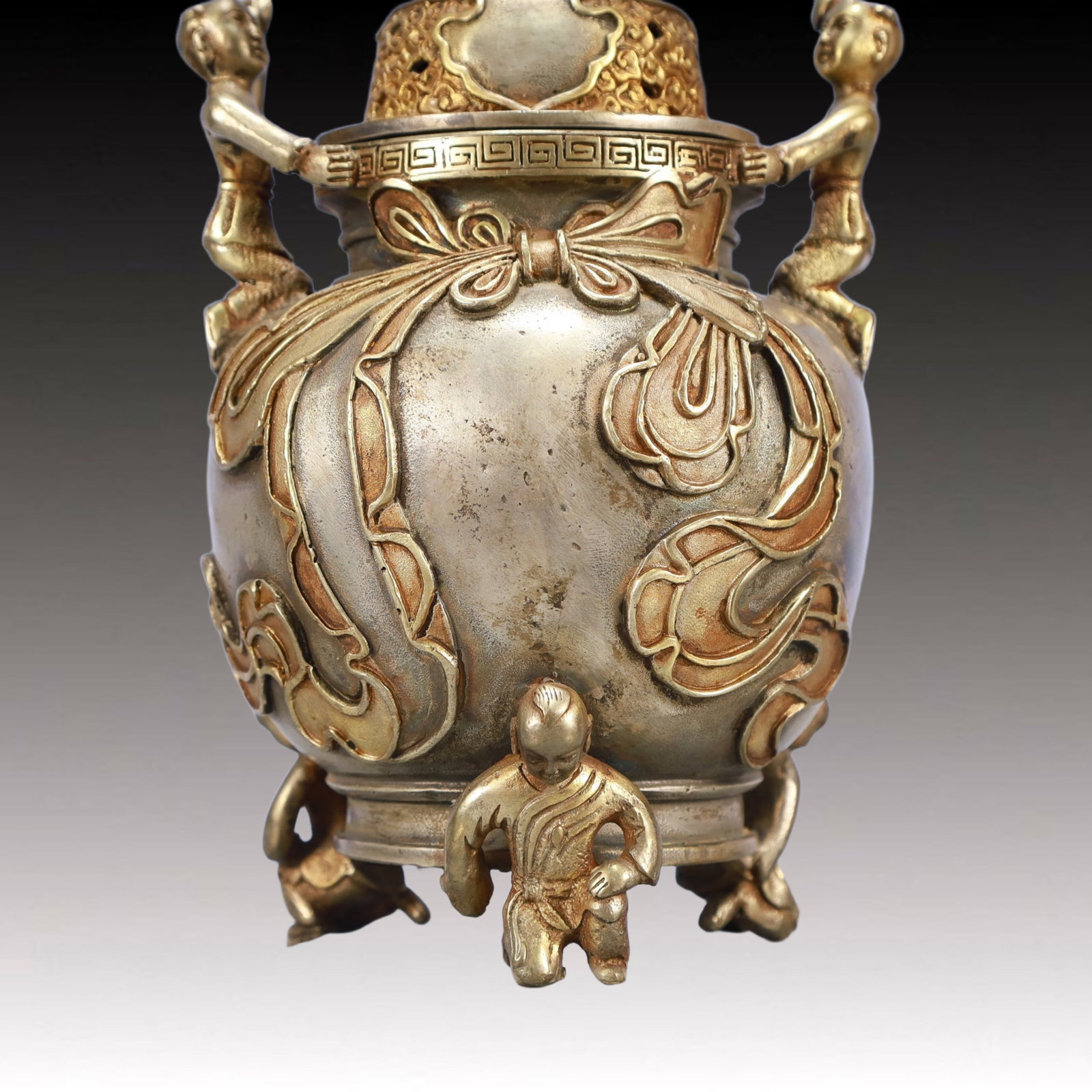 A Rare Gilt Silver Figure Pattern Cover Jar - 3