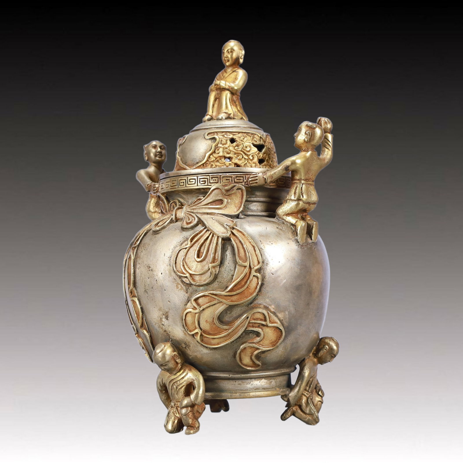 A Rare Gilt Silver Figure Pattern Cover Jar - 4