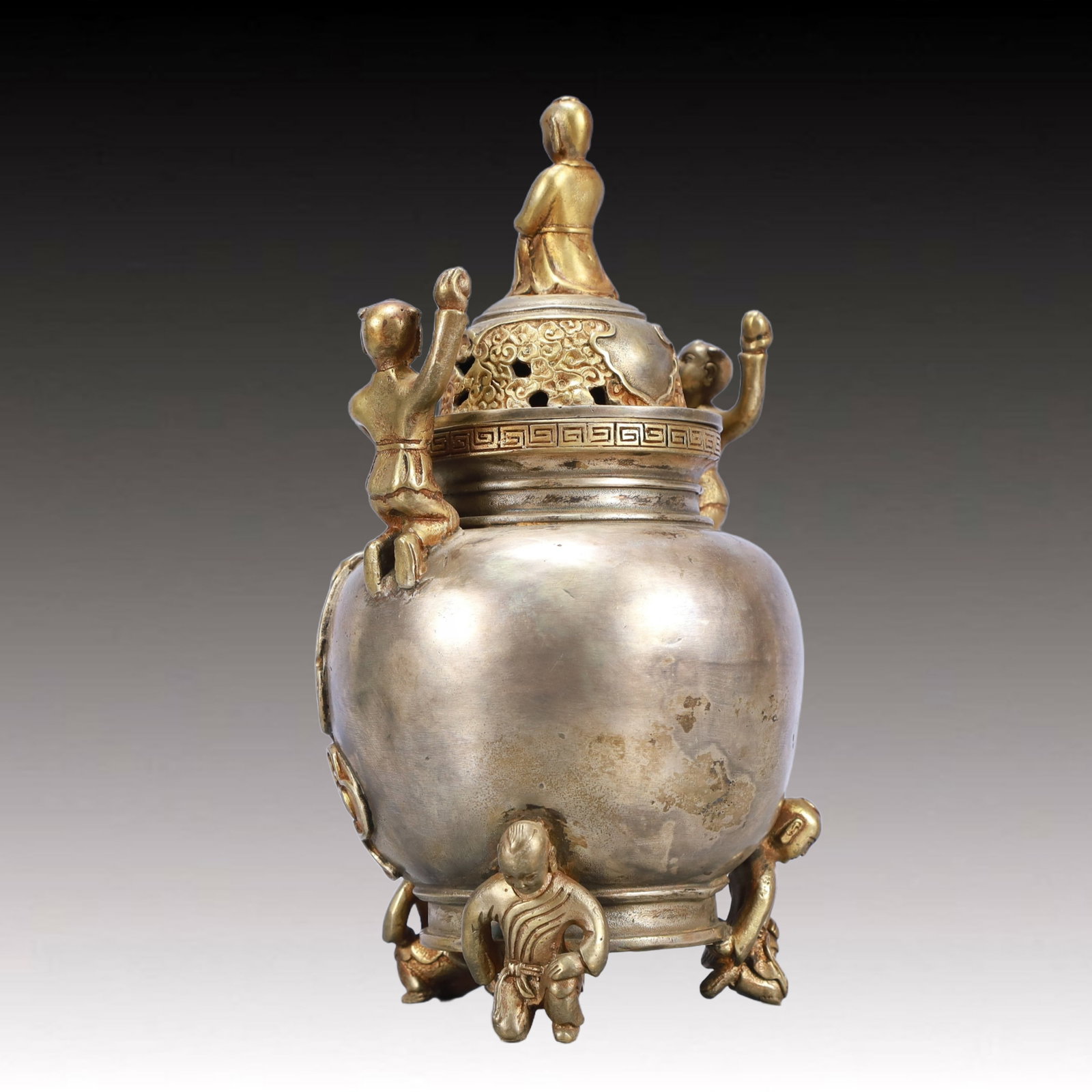 A Rare Gilt Silver Figure Pattern Cover Jar - 6
