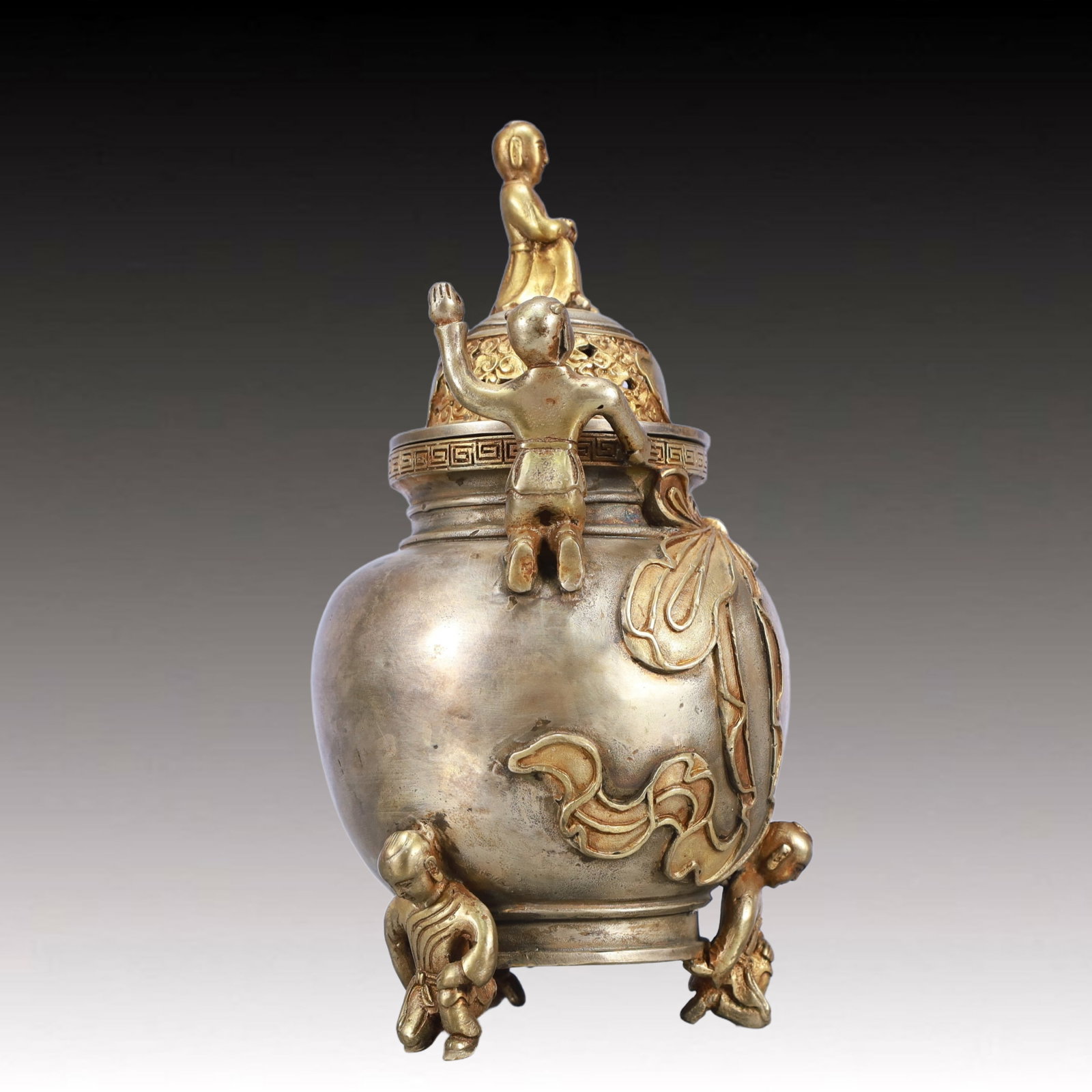 A Rare Gilt Silver Figure Pattern Cover Jar - 8